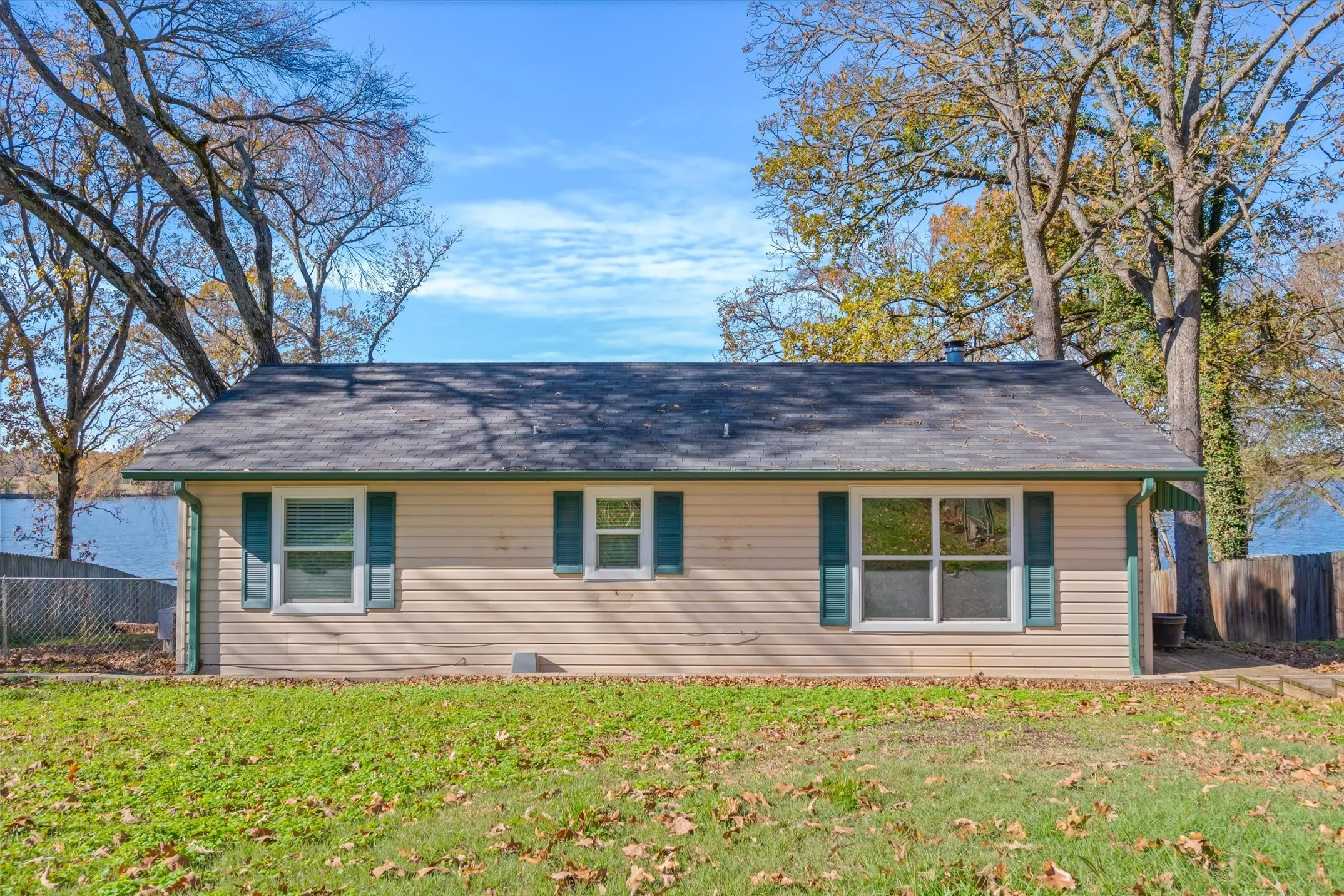 Single Family Residence For Sale in Wood County , 380 S County Road 4837, Winnsboro, Texas 75494, 2 Bedroom, 1 Bathroom, Garage spaces, 1,008 Sqft, built in 1985, mls#21305021, Real Estate Agent in Winnsboro, Homes For Sale in Wood county, Homes For Sale in Winnsboro, Realtor in Winnsboro Texas, Real Estate Brokerage Independent Realty Texas, Luminita Cordes Realtor