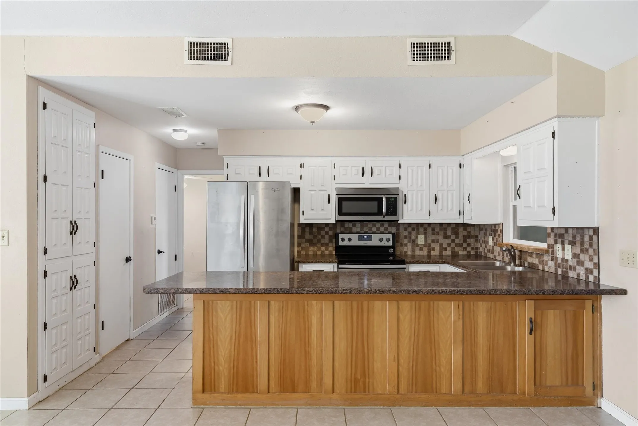 Single Family Residence For Sale in Wood County , 380 S County Road 4837, Winnsboro, Texas 75494, 2 Bedroom, 1 Bathroom, Garage spaces, 1,008 Sqft, built in 1985, mls#21305021, Real Estate Agent in Winnsboro, Homes For Sale in Wood county, Homes For Sale in Winnsboro, Realtor in Winnsboro Texas, Real Estate Brokerage Independent Realty Texas, Luminita Cordes Realtor