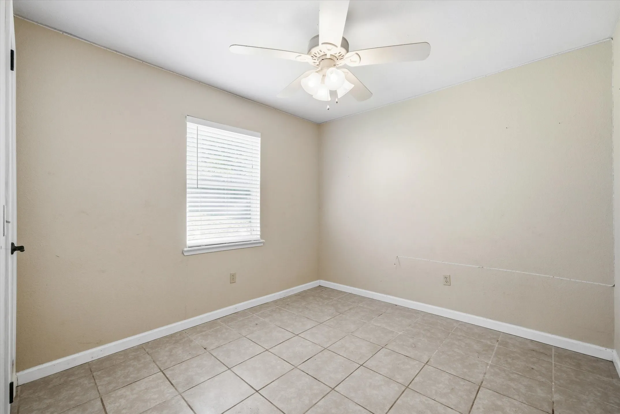 Single Family Residence For Sale in Wood County , 380 S County Road 4837, Winnsboro, Texas 75494, 2 Bedroom, 1 Bathroom, Garage spaces, 1,008 Sqft, built in 1985, mls#21305021, Real Estate Agent in Winnsboro, Homes For Sale in Wood county, Homes For Sale in Winnsboro, Realtor in Winnsboro Texas, Real Estate Brokerage Independent Realty Texas, Luminita Cordes Realtor