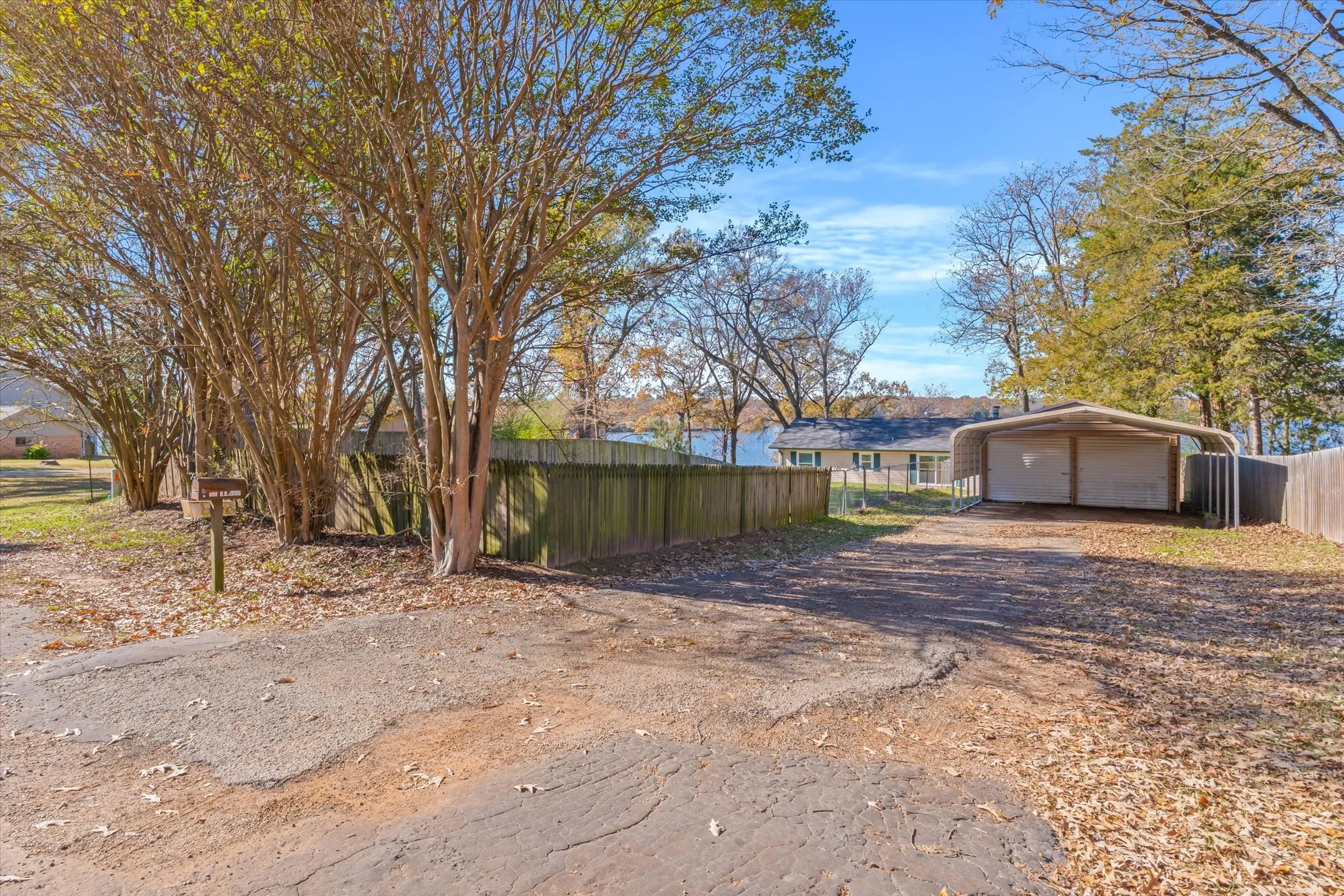 Single Family Residence For Sale in Wood County , 380 S County Road 4837, Winnsboro, Texas 75494, 2 Bedroom, 1 Bathroom, Garage spaces, 1,008 Sqft, built in 1985, mls#21305021, Real Estate Agent in Winnsboro, Homes For Sale in Wood county, Homes For Sale in Winnsboro, Realtor in Winnsboro Texas, Real Estate Brokerage Independent Realty Texas, Luminita Cordes Realtor