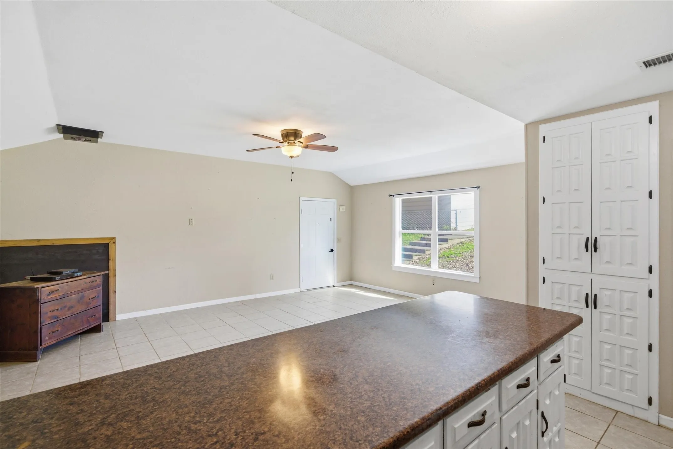 Single Family Residence For Sale in Wood County , 380 S County Road 4837, Winnsboro, Texas 75494, 2 Bedroom, 1 Bathroom, Garage spaces, 1,008 Sqft, built in 1985, mls#21305021, Real Estate Agent in Winnsboro, Homes For Sale in Wood county, Homes For Sale in Winnsboro, Realtor in Winnsboro Texas, Real Estate Brokerage Independent Realty Texas, Luminita Cordes Realtor