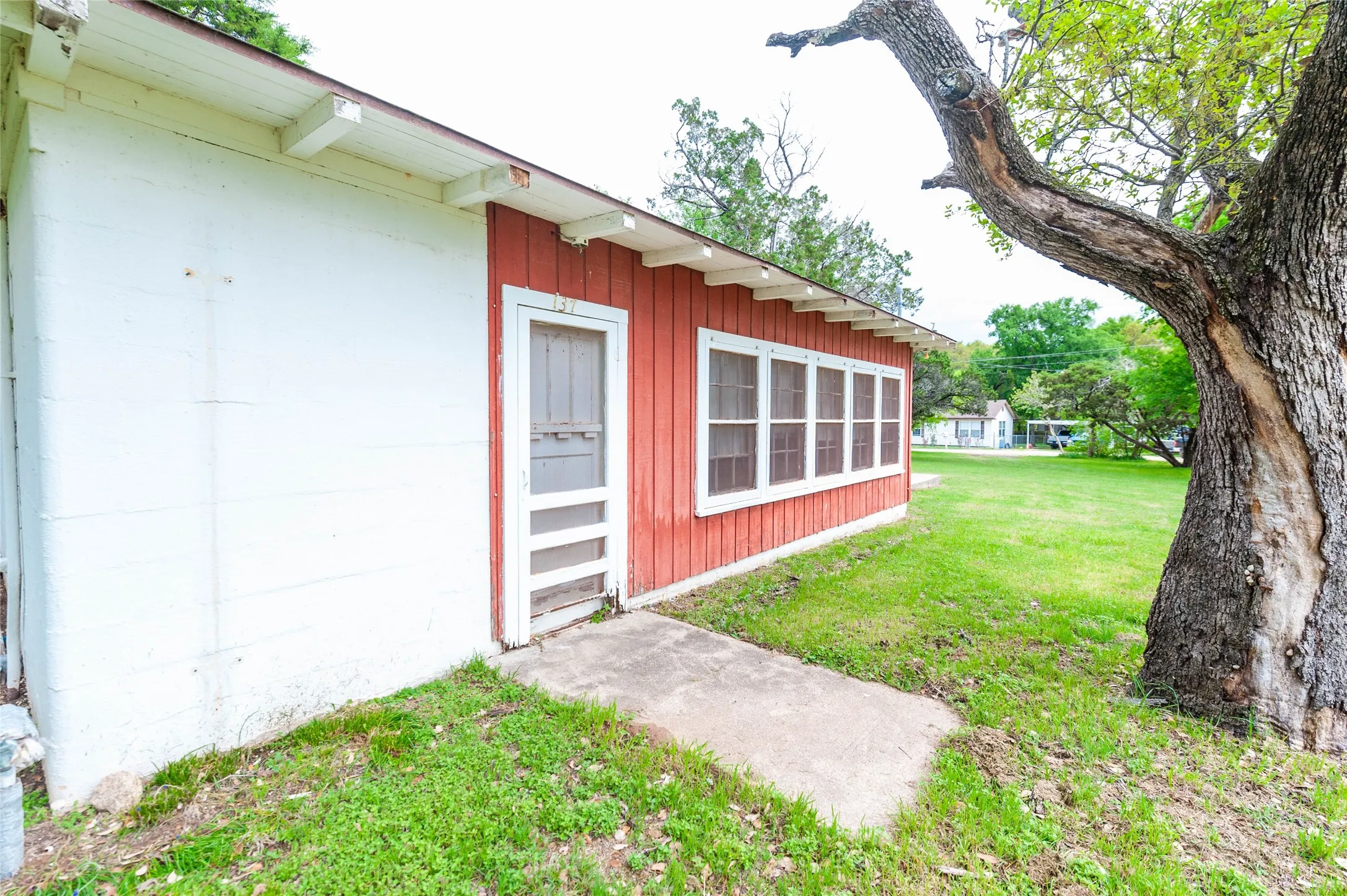 Single Family Residence For Sale in Hill County , 137 Center Loop, Whitney, Texas 76692, 1 Bedroom, 1 Bathroom, Garage spaces, 900 Sqft, built in 0, mls#21304984, Real Estate Agent in Whitney, Homes For Sale in Hill county, Homes For Sale in Whitney, Realtor in Whitney Texas, Real Estate Brokerage Independent Realty Texas, Luminita Cordes Realtor