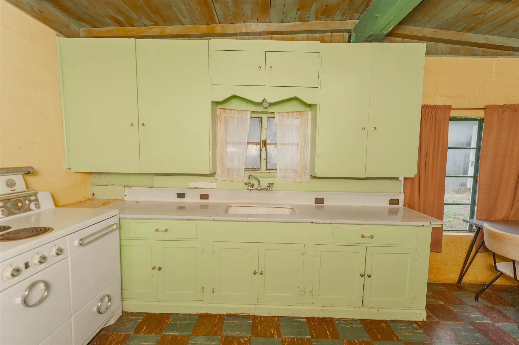 Single Family Residence For Sale in Hill County , 137 Center Loop, Whitney, Texas 76692, 1 Bedroom, 1 Bathroom, Garage spaces, 900 Sqft, built in 0, mls#21304984, Real Estate Agent in Whitney, Homes For Sale in Hill county, Homes For Sale in Whitney, Realtor in Whitney Texas, Real Estate Brokerage Independent Realty Texas, Luminita Cordes Realtor