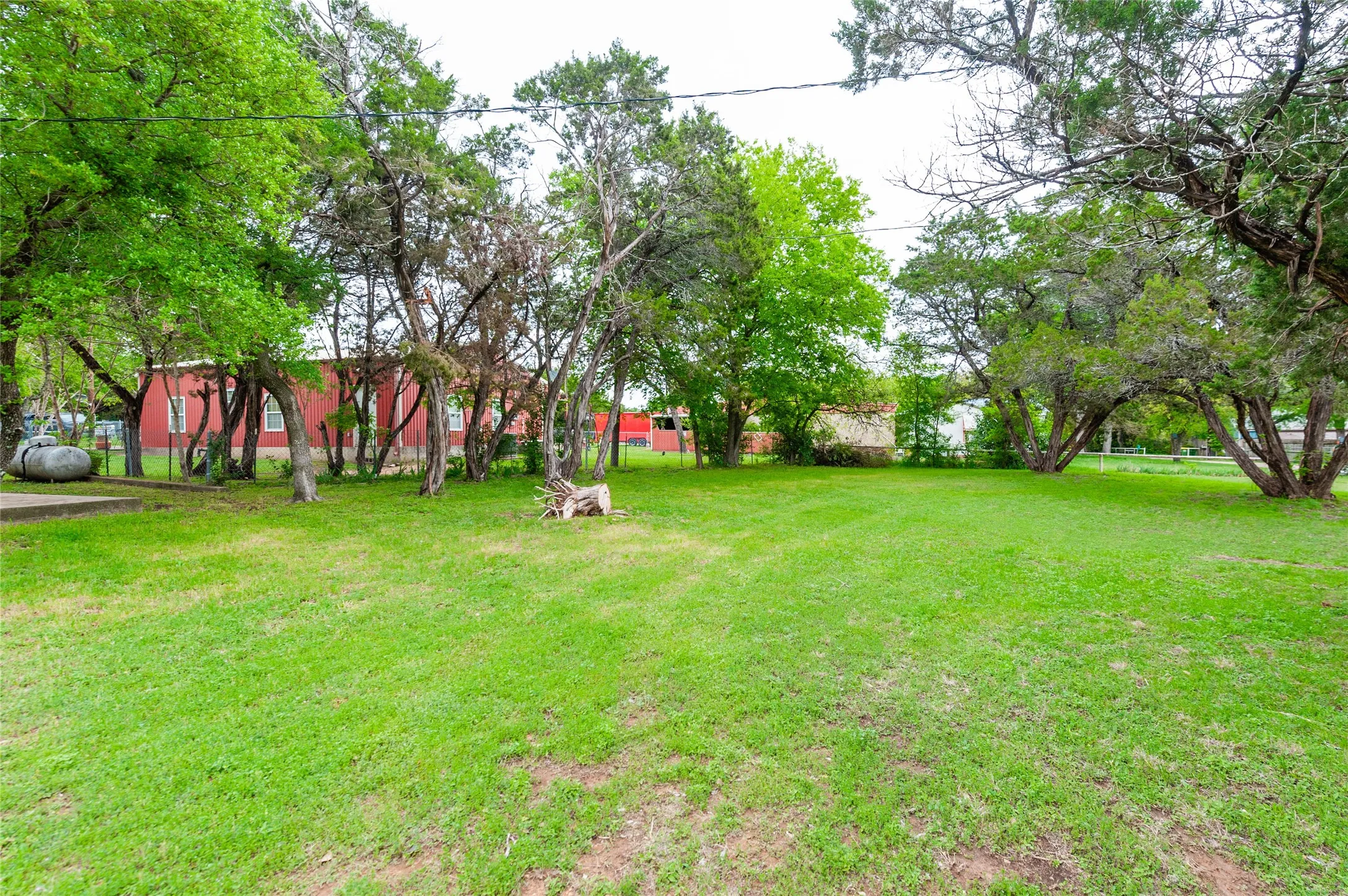 Single Family Residence For Sale in Hill County , 137 Center Loop, Whitney, Texas 76692, 1 Bedroom, 1 Bathroom, Garage spaces, 900 Sqft, built in 0, mls#21304984, Real Estate Agent in Whitney, Homes For Sale in Hill county, Homes For Sale in Whitney, Realtor in Whitney Texas, Real Estate Brokerage Independent Realty Texas, Luminita Cordes Realtor