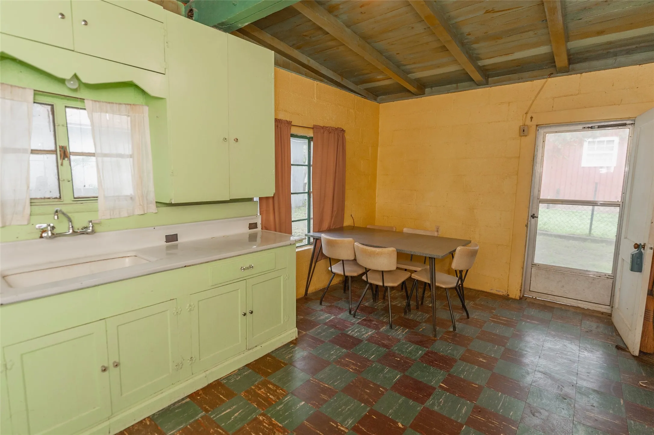 Single Family Residence For Sale in Hill County , 137 Center Loop, Whitney, Texas 76692, 1 Bedroom, 1 Bathroom, Garage spaces, 900 Sqft, built in 0, mls#21304984, Real Estate Agent in Whitney, Homes For Sale in Hill county, Homes For Sale in Whitney, Realtor in Whitney Texas, Real Estate Brokerage Independent Realty Texas, Luminita Cordes Realtor