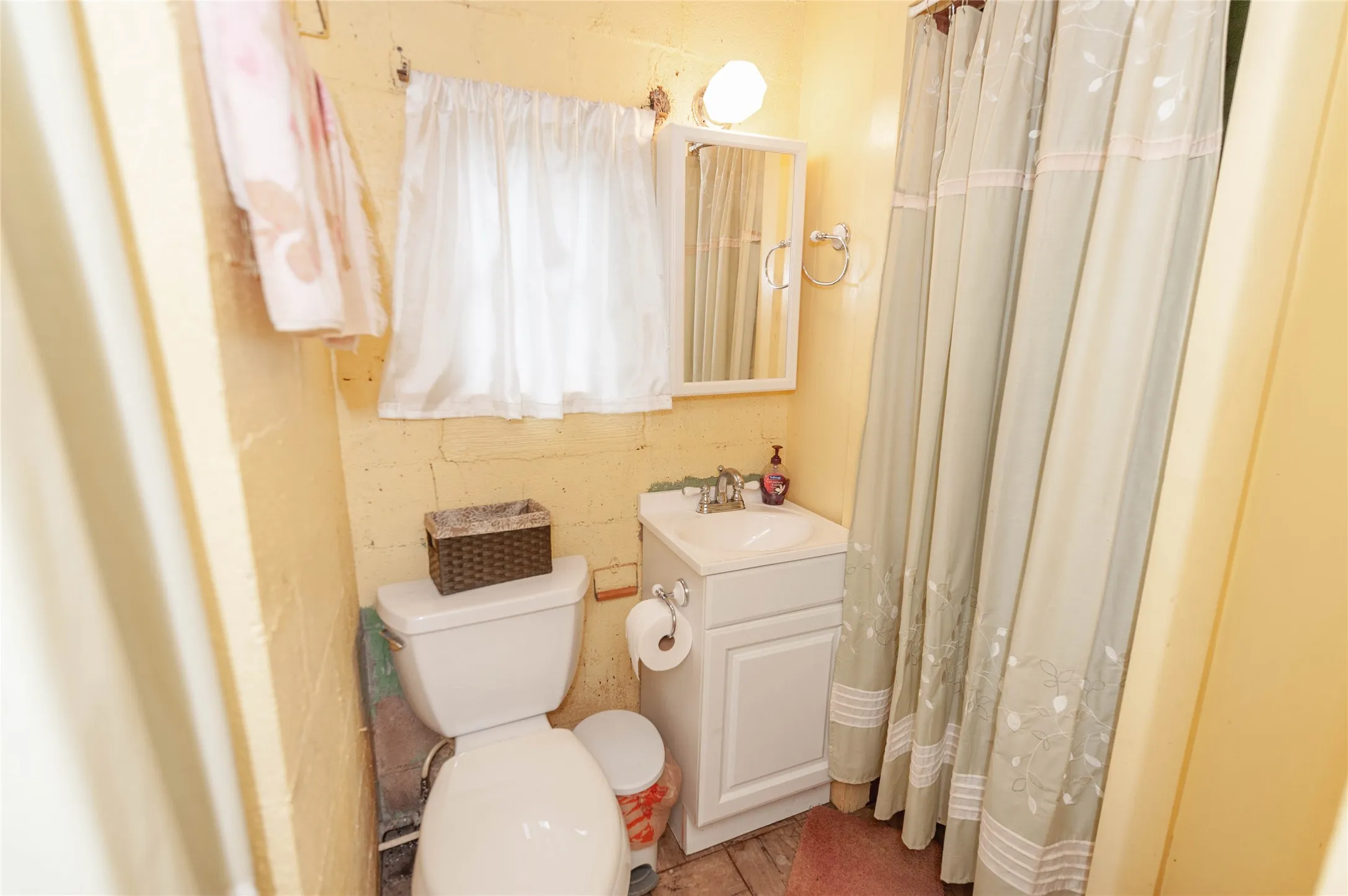 Single Family Residence For Sale in Hill County , 137 Center Loop, Whitney, Texas 76692, 1 Bedroom, 1 Bathroom, Garage spaces, 900 Sqft, built in 0, mls#21304984, Real Estate Agent in Whitney, Homes For Sale in Hill county, Homes For Sale in Whitney, Realtor in Whitney Texas, Real Estate Brokerage Independent Realty Texas, Luminita Cordes Realtor