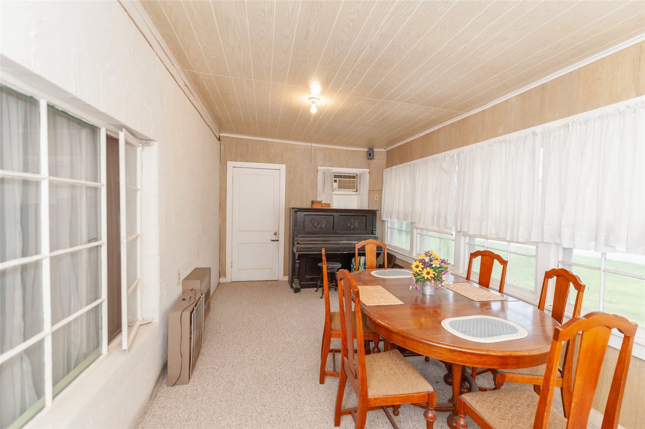 Single Family Residence For Sale in Hill County , 137 Center Loop, Whitney, Texas 76692, 1 Bedroom, 1 Bathroom, Garage spaces, 900 Sqft, built in 0, mls#21304984, Real Estate Agent in Whitney, Homes For Sale in Hill county, Homes For Sale in Whitney, Realtor in Whitney Texas, Real Estate Brokerage Independent Realty Texas, Luminita Cordes Realtor
