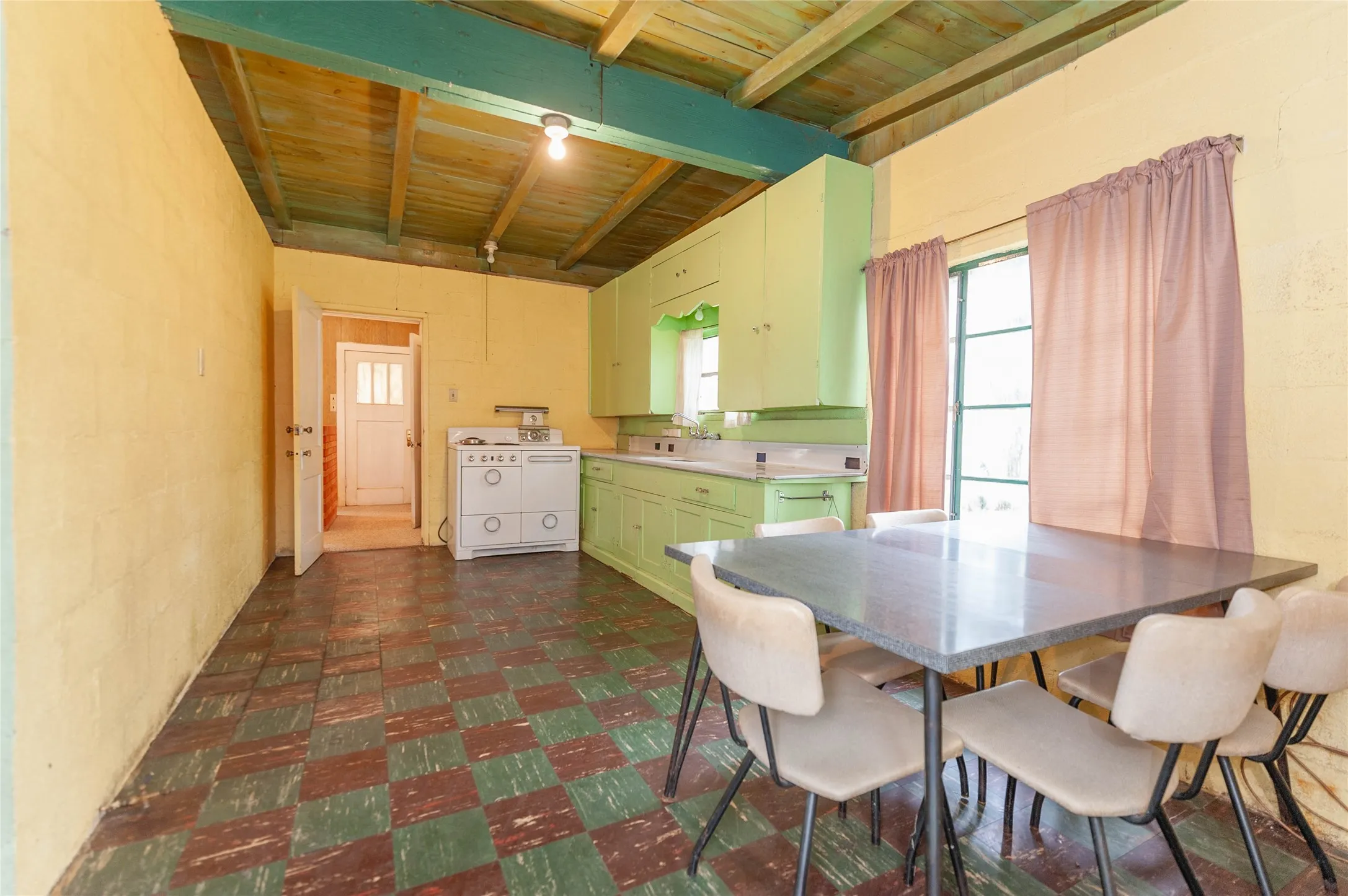 Single Family Residence For Sale in Hill County , 137 Center Loop, Whitney, Texas 76692, 1 Bedroom, 1 Bathroom, Garage spaces, 900 Sqft, built in 0, mls#21304984, Real Estate Agent in Whitney, Homes For Sale in Hill county, Homes For Sale in Whitney, Realtor in Whitney Texas, Real Estate Brokerage Independent Realty Texas, Luminita Cordes Realtor