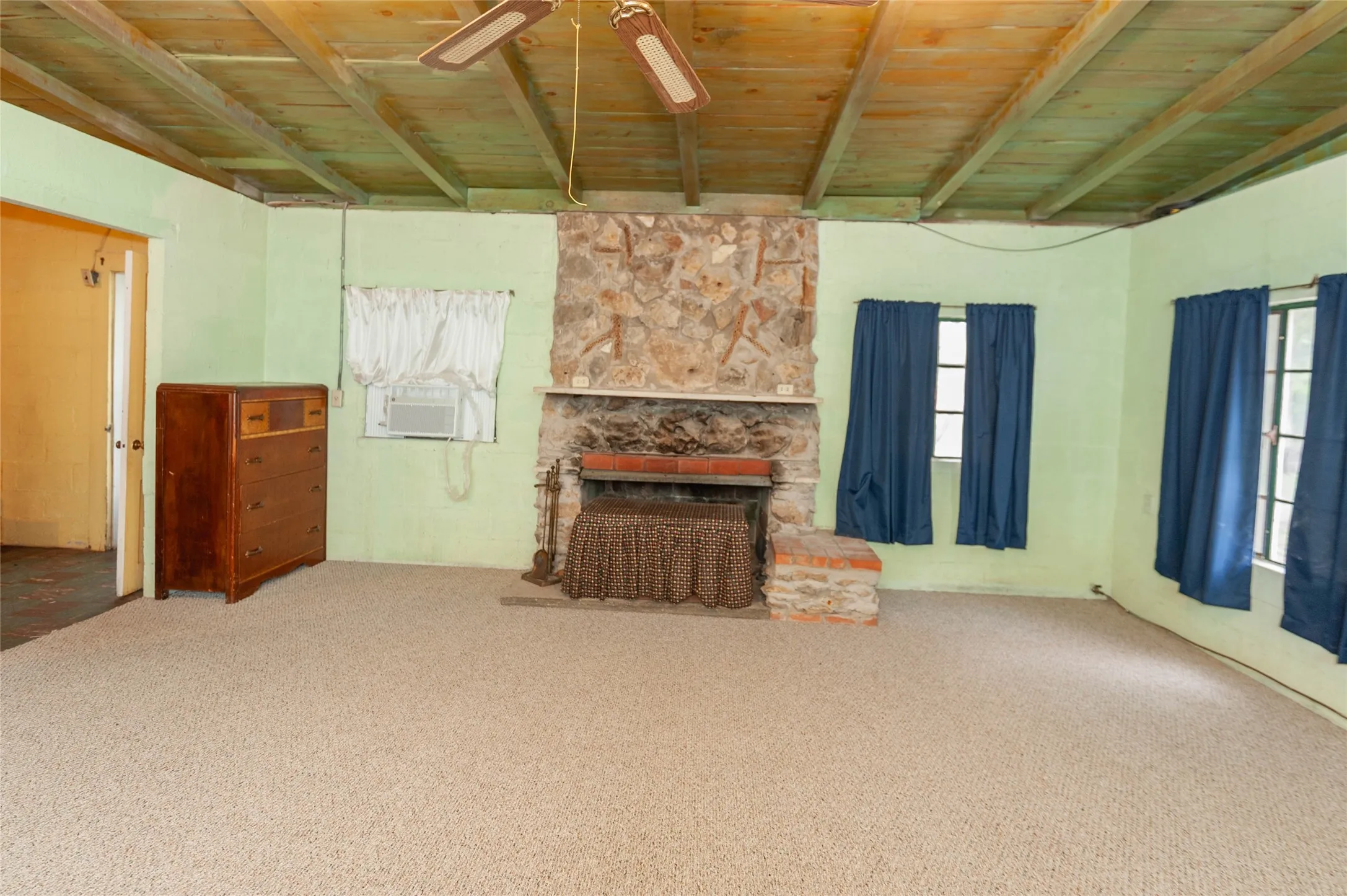 Single Family Residence For Sale in Hill County , 137 Center Loop, Whitney, Texas 76692, 1 Bedroom, 1 Bathroom, Garage spaces, 900 Sqft, built in 0, mls#21304984, Real Estate Agent in Whitney, Homes For Sale in Hill county, Homes For Sale in Whitney, Realtor in Whitney Texas, Real Estate Brokerage Independent Realty Texas, Luminita Cordes Realtor