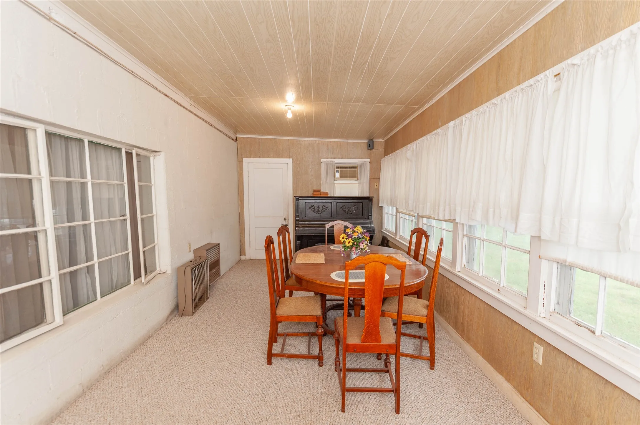 Single Family Residence For Sale in Hill County , 137 Center Loop, Whitney, Texas 76692, 1 Bedroom, 1 Bathroom, Garage spaces, 900 Sqft, built in 0, mls#21304984, Real Estate Agent in Whitney, Homes For Sale in Hill county, Homes For Sale in Whitney, Realtor in Whitney Texas, Real Estate Brokerage Independent Realty Texas, Luminita Cordes Realtor