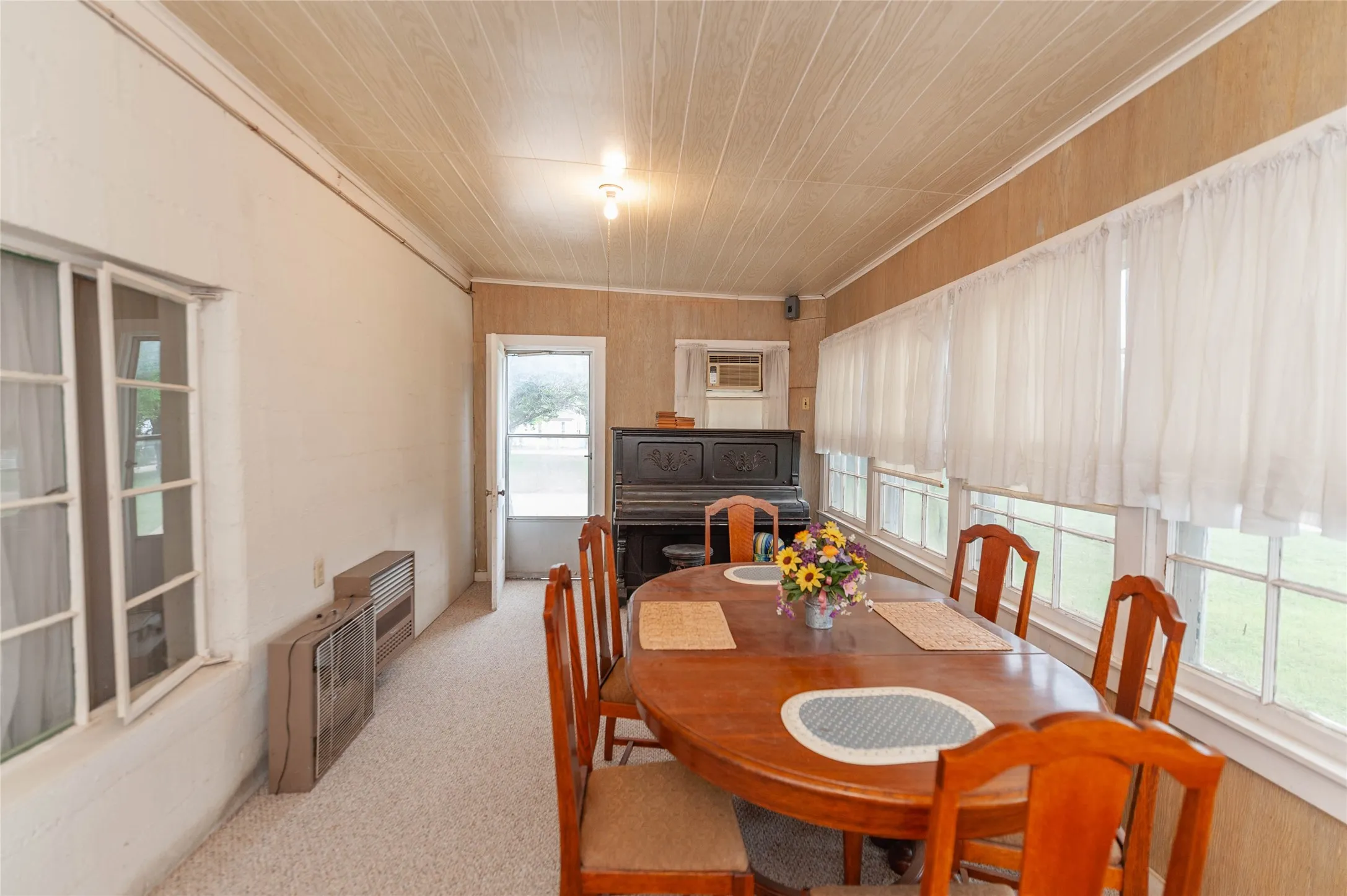 Single Family Residence For Sale in Hill County , 137 Center Loop, Whitney, Texas 76692, 1 Bedroom, 1 Bathroom, Garage spaces, 900 Sqft, built in 0, mls#21304984, Real Estate Agent in Whitney, Homes For Sale in Hill county, Homes For Sale in Whitney, Realtor in Whitney Texas, Real Estate Brokerage Independent Realty Texas, Luminita Cordes Realtor