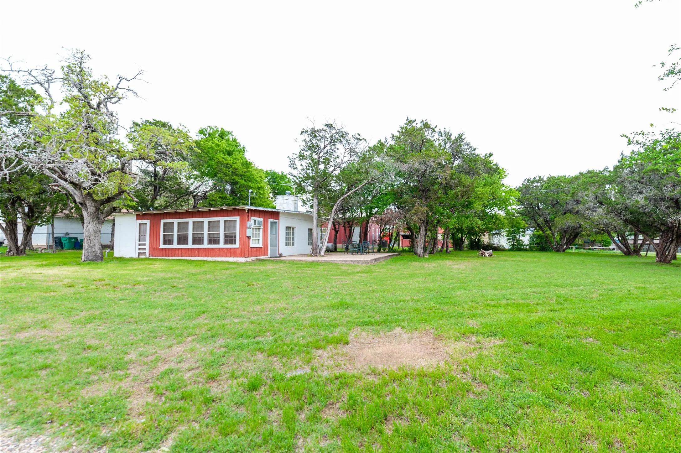 Single Family Residence For Sale in Hill County , 137 Center Loop, Whitney, Texas 76692, 1 Bedroom, 1 Bathroom, Garage spaces, 900 Sqft, built in 0, mls#21304984, Real Estate Agent in Whitney, Homes For Sale in Hill county, Homes For Sale in Whitney, Realtor in Whitney Texas, Real Estate Brokerage Independent Realty Texas, Luminita Cordes Realtor