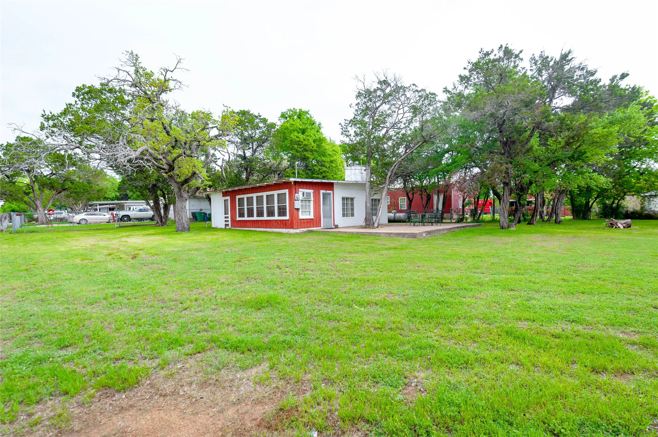 Single Family Residence For Sale in Hill County , 137 Center Loop, Whitney, Texas 76692, 1 Bedroom, 1 Bathroom, Garage spaces, 900 Sqft, built in 0, mls#21304984, Real Estate Agent in Whitney, Homes For Sale in Hill county, Homes For Sale in Whitney, Realtor in Whitney Texas, Real Estate Brokerage Independent Realty Texas, Luminita Cordes Realtor