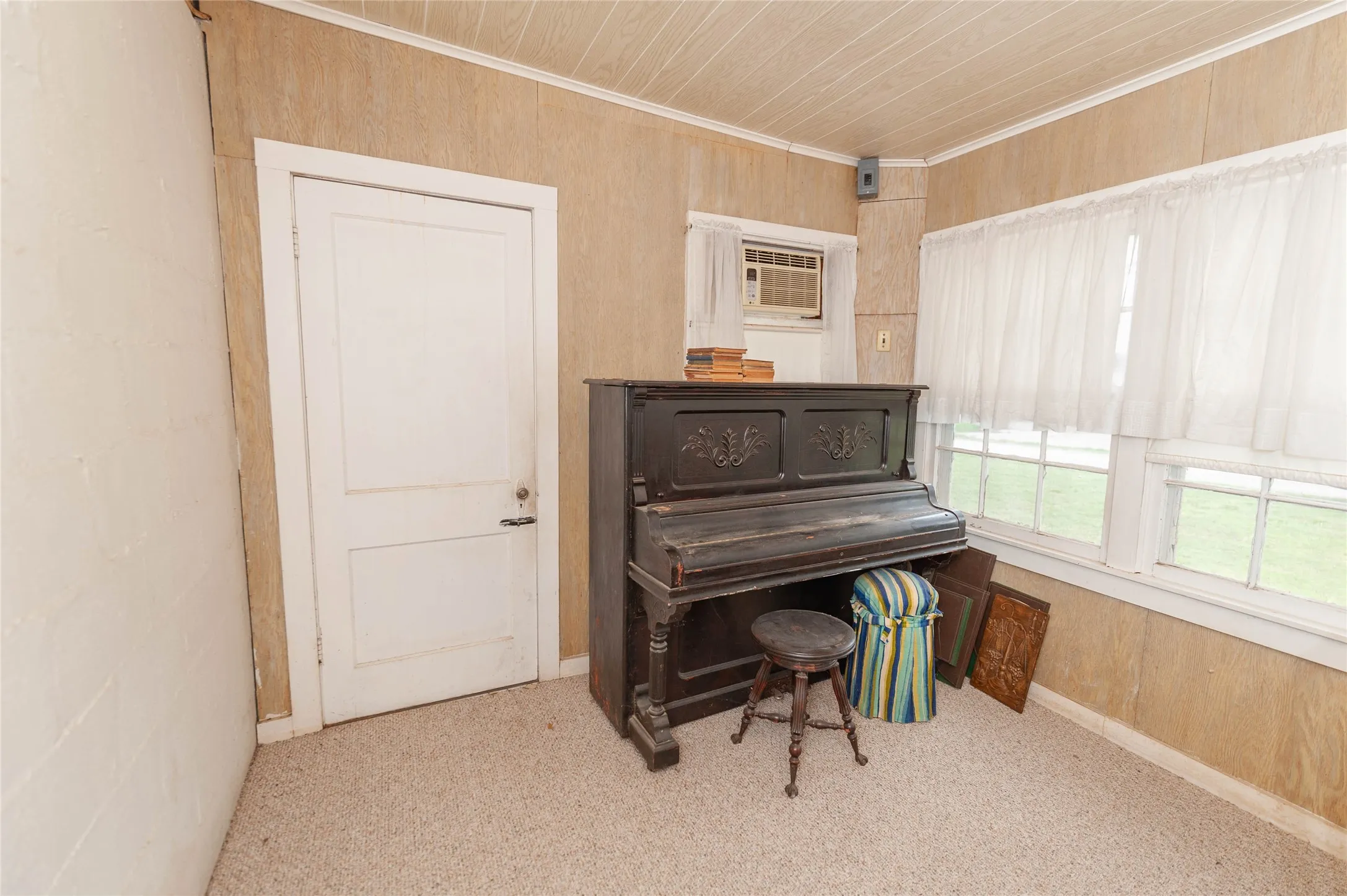 Single Family Residence For Sale in Hill County , 137 Center Loop, Whitney, Texas 76692, 1 Bedroom, 1 Bathroom, Garage spaces, 900 Sqft, built in 0, mls#21304984, Real Estate Agent in Whitney, Homes For Sale in Hill county, Homes For Sale in Whitney, Realtor in Whitney Texas, Real Estate Brokerage Independent Realty Texas, Luminita Cordes Realtor