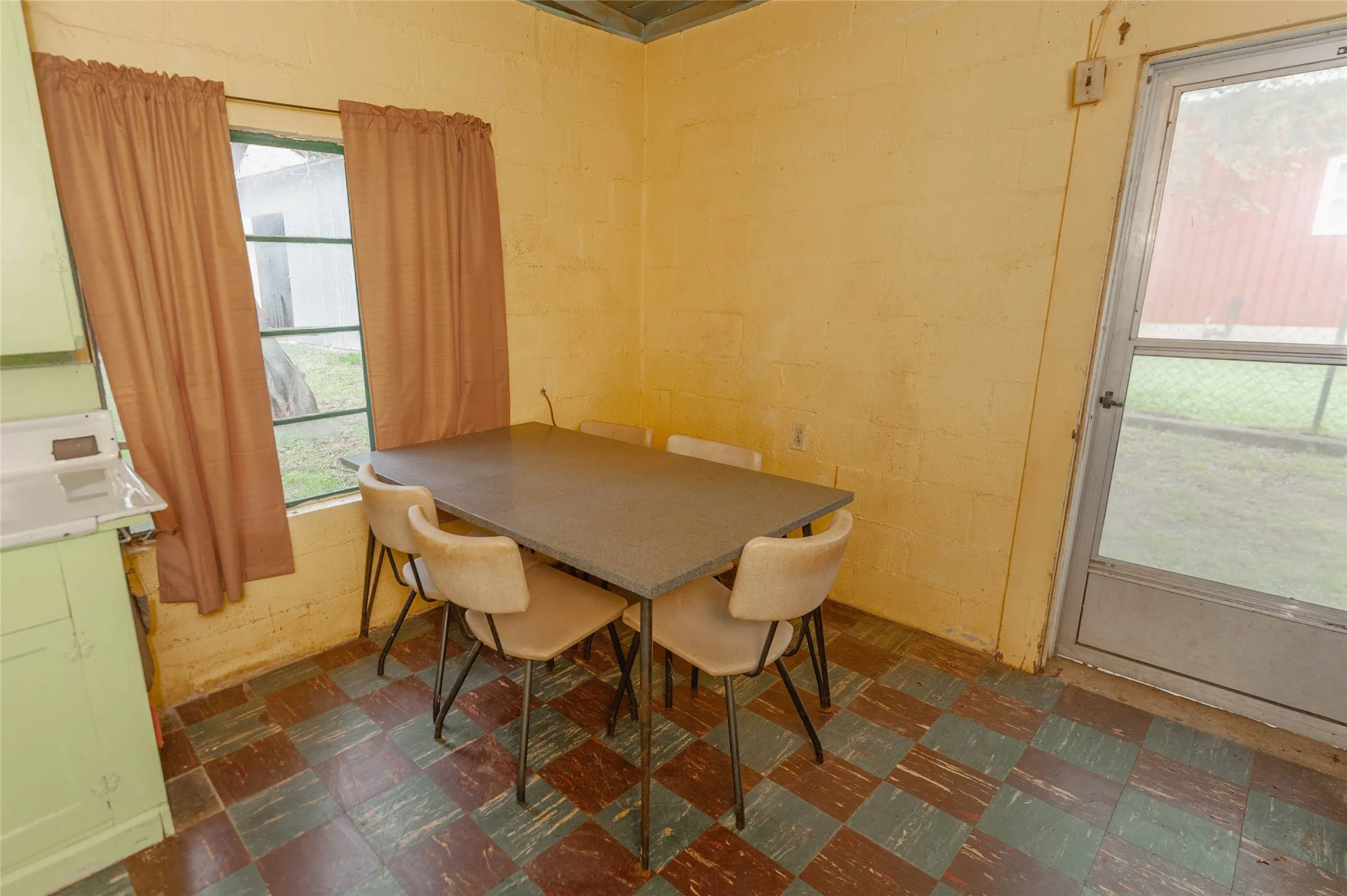 Single Family Residence For Sale in Hill County , 137 Center Loop, Whitney, Texas 76692, 1 Bedroom, 1 Bathroom, Garage spaces, 900 Sqft, built in 0, mls#21304984, Real Estate Agent in Whitney, Homes For Sale in Hill county, Homes For Sale in Whitney, Realtor in Whitney Texas, Real Estate Brokerage Independent Realty Texas, Luminita Cordes Realtor