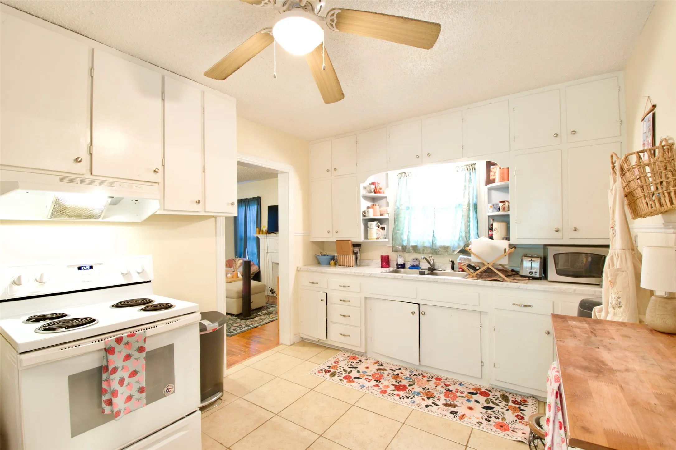 Single Family Residence For Sale in Mc Lennan County , 2224 Live Oak Avenue, Waco, Texas 76708, 2 Bedroom, 1 Bathroom, 1 Garage spaces, 888 Sqft, built in 1941, mls#21303868, Real Estate Agent in Waco, Homes For Sale in Mc Lennan county, Homes For Sale in Waco, Realtor in Waco Texas, Real Estate Brokerage Independent Realty Texas, Luminita Cordes Realtor