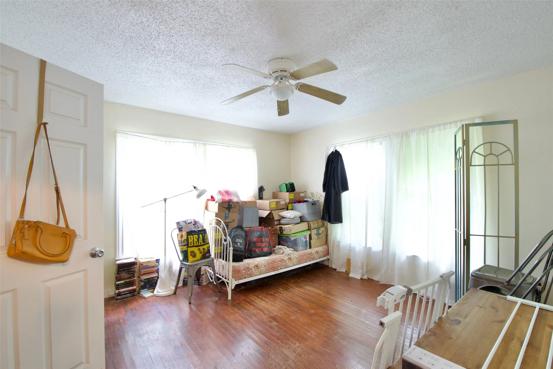 Single Family Residence For Sale in Mc Lennan County , 2224 Live Oak Avenue, Waco, Texas 76708, 2 Bedroom, 1 Bathroom, 1 Garage spaces, 888 Sqft, built in 1941, mls#21303868, Real Estate Agent in Waco, Homes For Sale in Mc Lennan county, Homes For Sale in Waco, Realtor in Waco Texas, Real Estate Brokerage Independent Realty Texas, Luminita Cordes Realtor