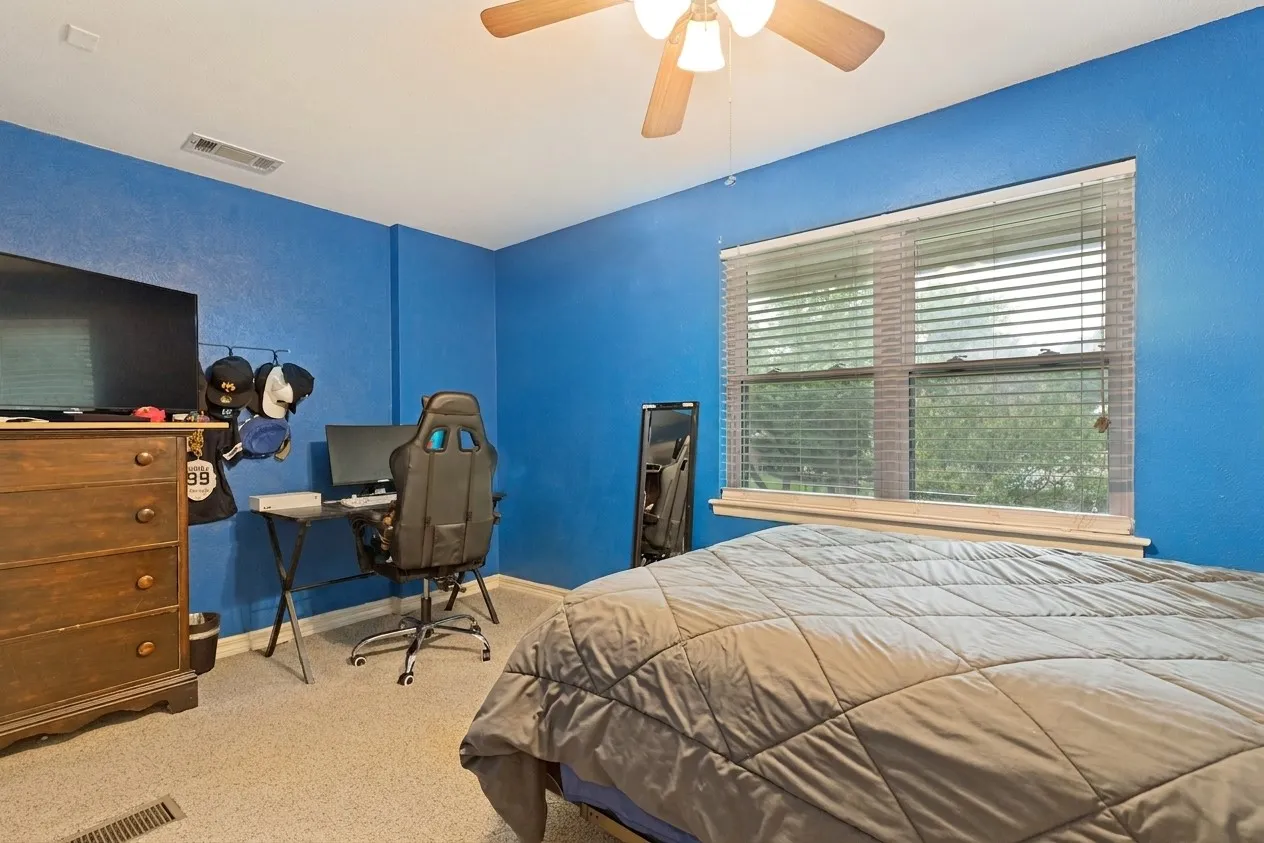 Single Family Residence For Rent in Collin County , 1020 Young Trail, Fairview, Texas 75069, 6 Bedroom, 5 Bathroom, 2 Garage spaces, 3,624 Sqft, built in 1974, mls#21304293, Real Estate Agent in Fairview, Homes For Rent in Collin county, Homes For Rent in Fairview, Realtor in Fairview Texas, Real Estate Brokerage Independent Realty Texas, Luminita Cordes Realtor