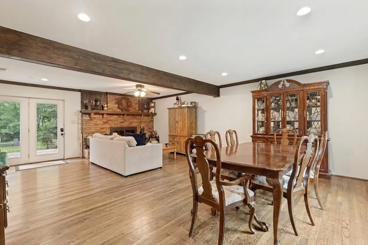 Single Family Residence For Rent in Collin County , 1020 Young Trail, Fairview, Texas 75069, 6 Bedroom, 5 Bathroom, 2 Garage spaces, 3,624 Sqft, built in 1974, mls#21304293, Real Estate Agent in Fairview, Homes For Rent in Collin county, Homes For Rent in Fairview, Realtor in Fairview Texas, Real Estate Brokerage Independent Realty Texas, Luminita Cordes Realtor
