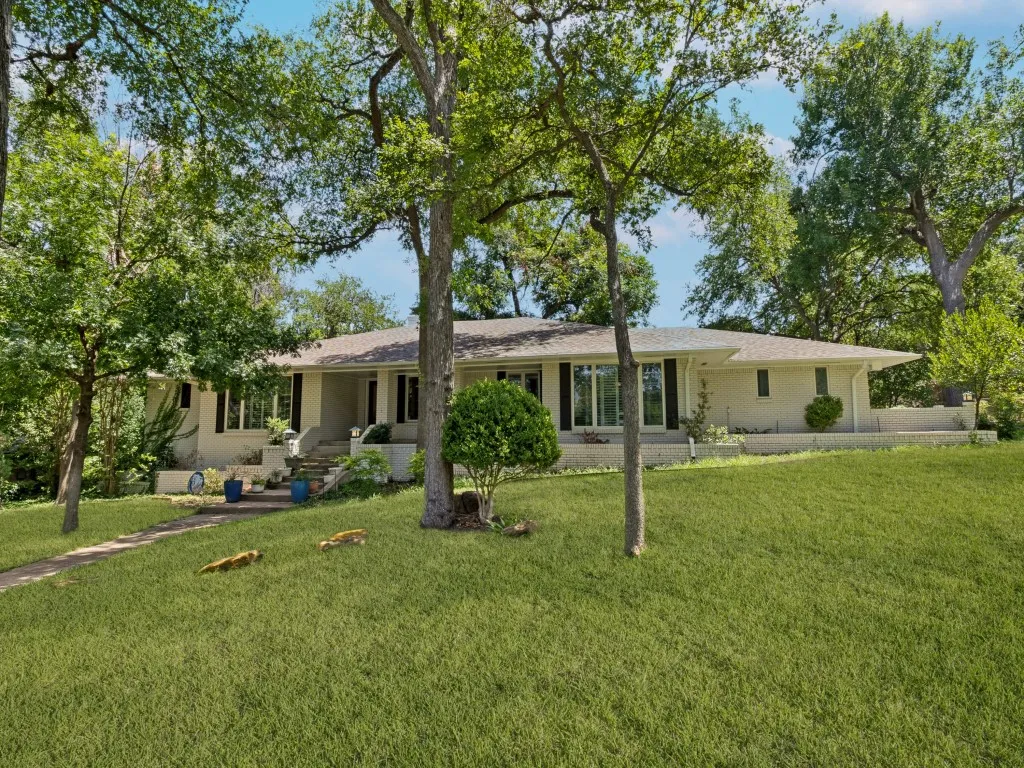 Single Family Residence For Rent in Dallas County , 7508 Baxtershire Drive, Dallas, Texas 75230, 3 Bedroom, 4 Bathroom, 2 Garage spaces, 2,735 Sqft, built in 1957, mls#21305080, Real Estate Agent in Dallas, Homes For Rent in Dallas county, Homes For Rent in Dallas, Realtor in Dallas Texas, Real Estate Brokerage Independent Realty Texas, Luminita Cordes Realtor