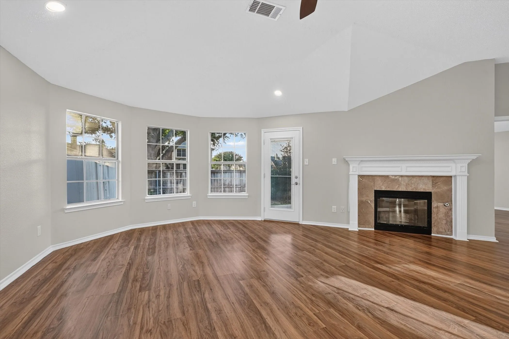 Single Family Residence For Sale in Tarrant County , 7700 Black Bear Court, Fort Worth, Texas 76137, 3 Bedroom, 2 Bathroom, 2 Garage spaces, 1,877 Sqft, built in 1994, mls#21305048, Real Estate Agent in Fort Worth, Homes For Sale in Tarrant county, Homes For Sale in Fort Worth, Realtor in Fort Worth Texas, Real Estate Brokerage Independent Realty Texas, Luminita Cordes Realtor