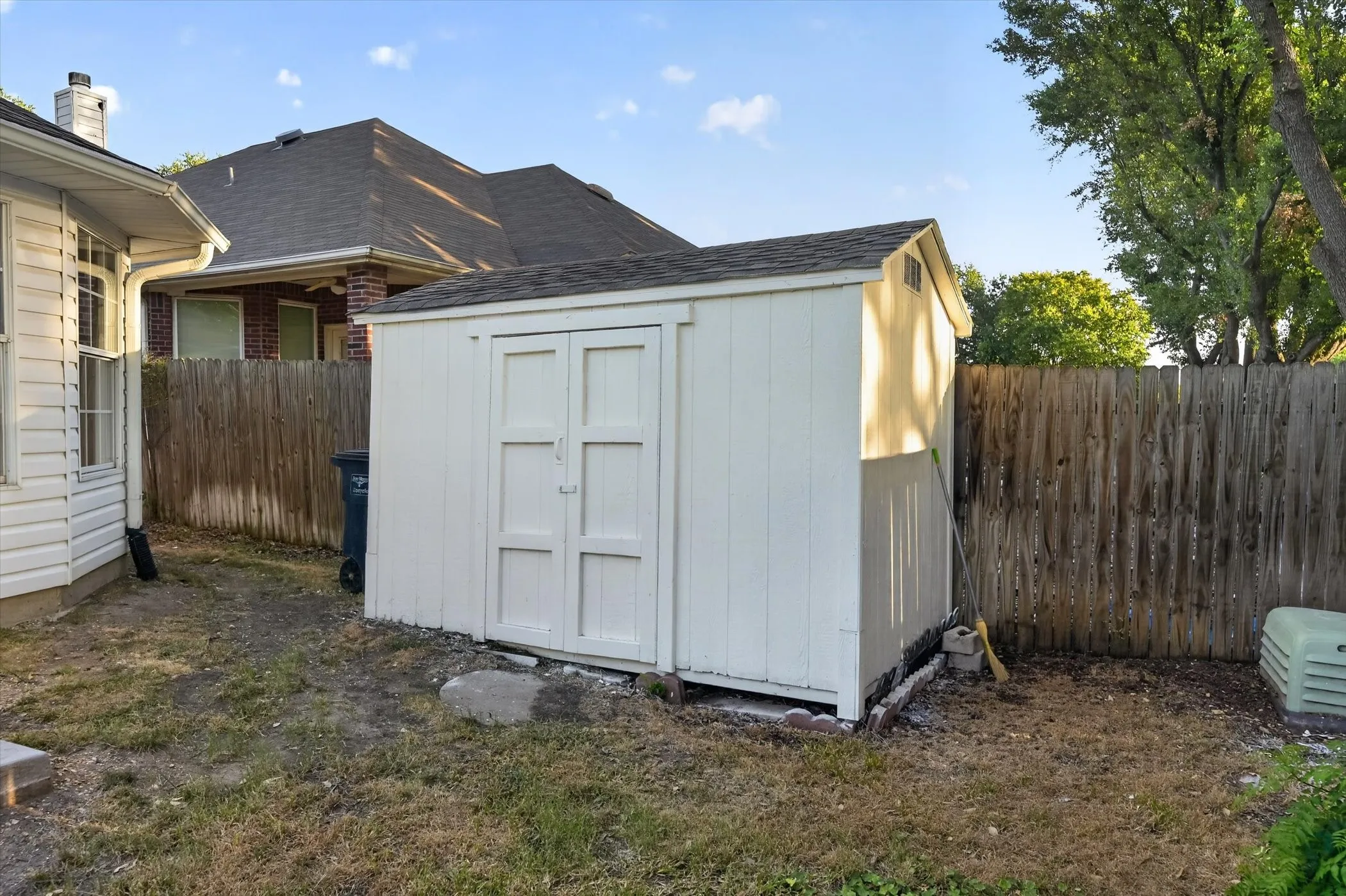Single Family Residence For Sale in Tarrant County , 7700 Black Bear Court, Fort Worth, Texas 76137, 3 Bedroom, 2 Bathroom, 2 Garage spaces, 1,877 Sqft, built in 1994, mls#21305048, Real Estate Agent in Fort Worth, Homes For Sale in Tarrant county, Homes For Sale in Fort Worth, Realtor in Fort Worth Texas, Real Estate Brokerage Independent Realty Texas, Luminita Cordes Realtor