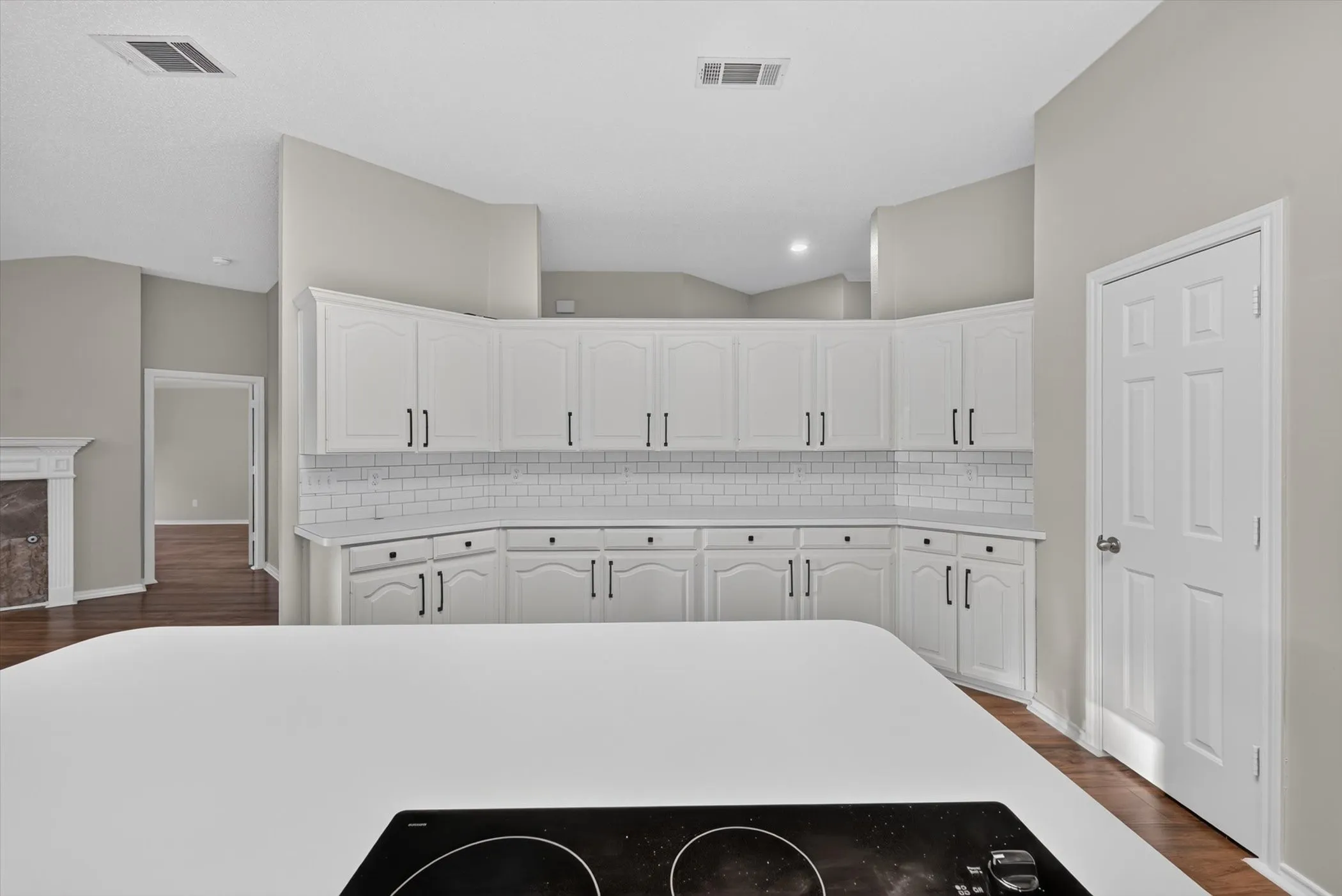 Single Family Residence For Sale in Tarrant County , 7700 Black Bear Court, Fort Worth, Texas 76137, 3 Bedroom, 2 Bathroom, 2 Garage spaces, 1,877 Sqft, built in 1994, mls#21305048, Real Estate Agent in Fort Worth, Homes For Sale in Tarrant county, Homes For Sale in Fort Worth, Realtor in Fort Worth Texas, Real Estate Brokerage Independent Realty Texas, Luminita Cordes Realtor