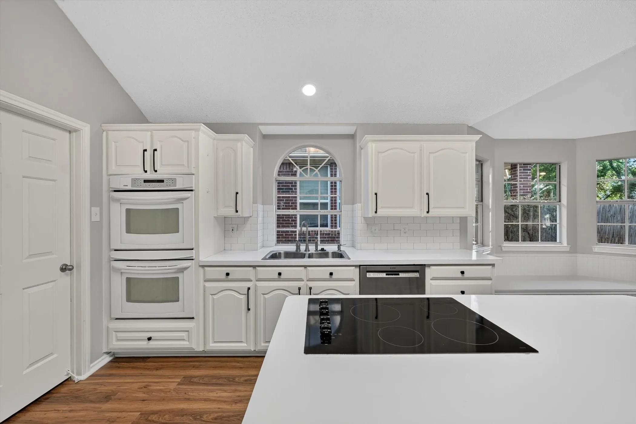 Single Family Residence For Sale in Tarrant County , 7700 Black Bear Court, Fort Worth, Texas 76137, 3 Bedroom, 2 Bathroom, 2 Garage spaces, 1,877 Sqft, built in 1994, mls#21305048, Real Estate Agent in Fort Worth, Homes For Sale in Tarrant county, Homes For Sale in Fort Worth, Realtor in Fort Worth Texas, Real Estate Brokerage Independent Realty Texas, Luminita Cordes Realtor