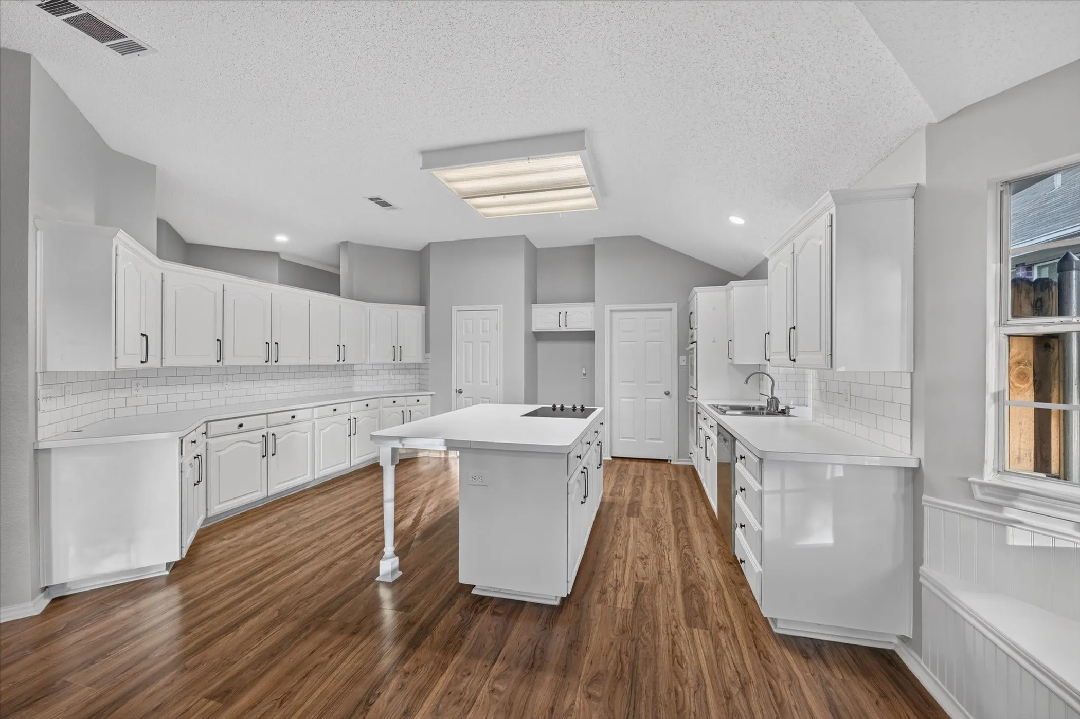 Single Family Residence For Sale in Tarrant County , 7700 Black Bear Court, Fort Worth, Texas 76137, 3 Bedroom, 2 Bathroom, 2 Garage spaces, 1,877 Sqft, built in 1994, mls#21305048, Real Estate Agent in Fort Worth, Homes For Sale in Tarrant county, Homes For Sale in Fort Worth, Realtor in Fort Worth Texas, Real Estate Brokerage Independent Realty Texas, Luminita Cordes Realtor