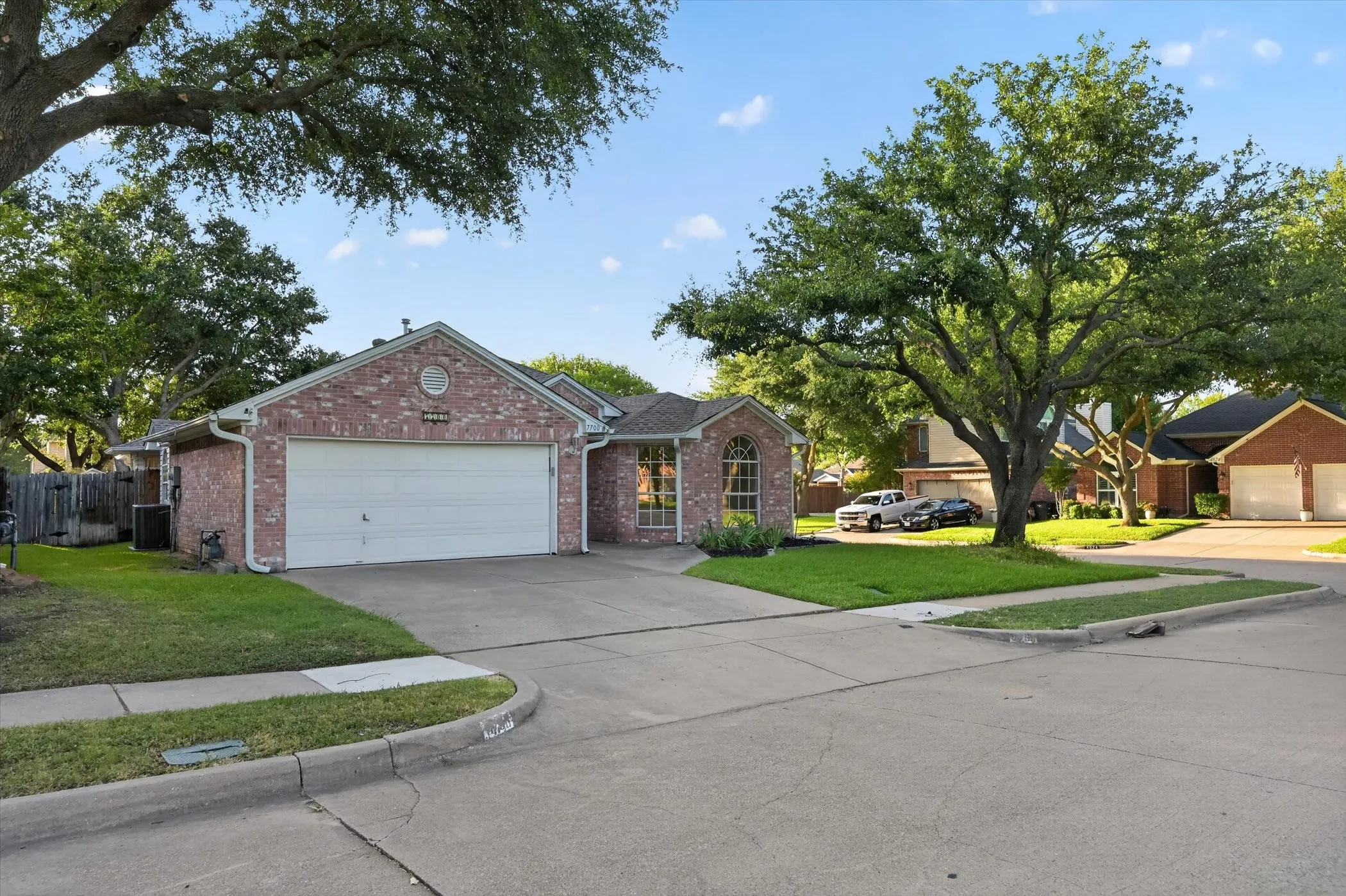 Single Family Residence For Sale in Tarrant County , 7700 Black Bear Court, Fort Worth, Texas 76137, 3 Bedroom, 2 Bathroom, 2 Garage spaces, 1,877 Sqft, built in 1994, mls#21305048, Real Estate Agent in Fort Worth, Homes For Sale in Tarrant county, Homes For Sale in Fort Worth, Realtor in Fort Worth Texas, Real Estate Brokerage Independent Realty Texas, Luminita Cordes Realtor