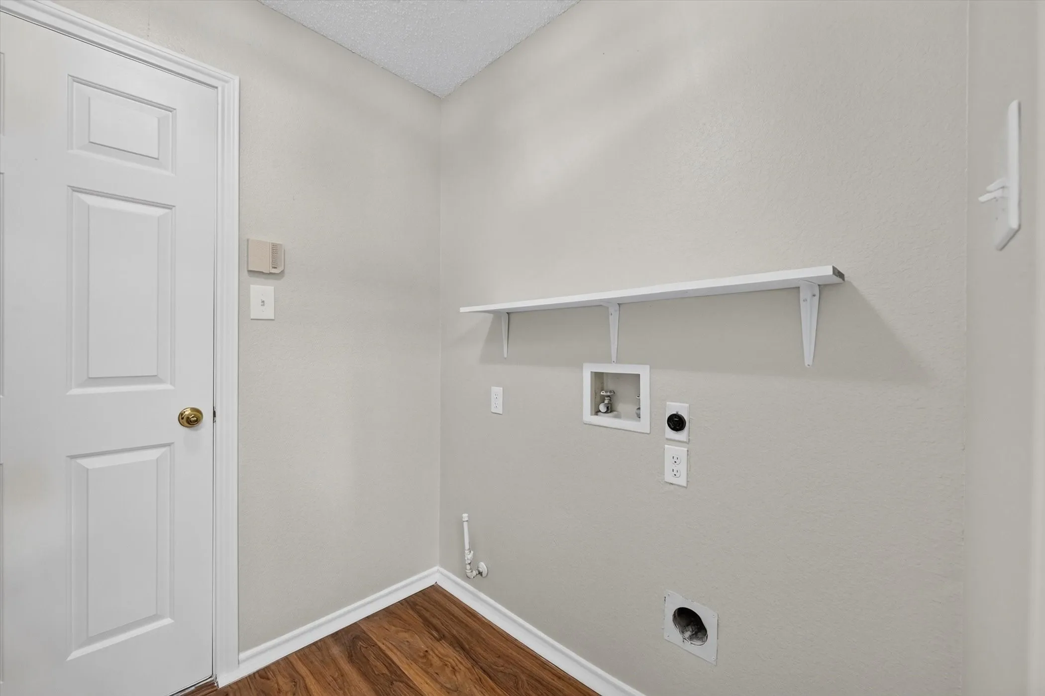 Single Family Residence For Sale in Tarrant County , 7700 Black Bear Court, Fort Worth, Texas 76137, 3 Bedroom, 2 Bathroom, 2 Garage spaces, 1,877 Sqft, built in 1994, mls#21305048, Real Estate Agent in Fort Worth, Homes For Sale in Tarrant county, Homes For Sale in Fort Worth, Realtor in Fort Worth Texas, Real Estate Brokerage Independent Realty Texas, Luminita Cordes Realtor