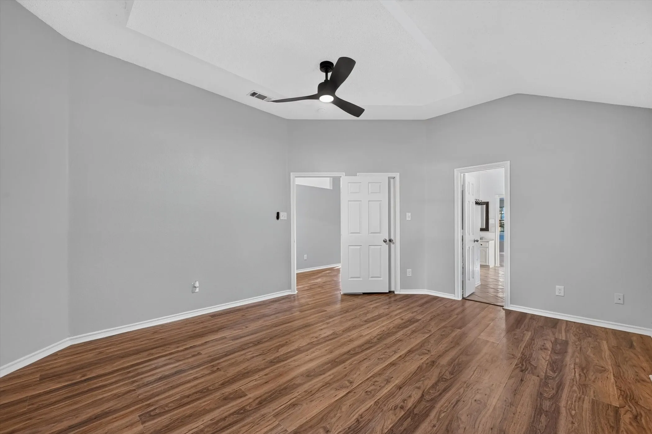 Single Family Residence For Sale in Tarrant County , 7700 Black Bear Court, Fort Worth, Texas 76137, 3 Bedroom, 2 Bathroom, 2 Garage spaces, 1,877 Sqft, built in 1994, mls#21305048, Real Estate Agent in Fort Worth, Homes For Sale in Tarrant county, Homes For Sale in Fort Worth, Realtor in Fort Worth Texas, Real Estate Brokerage Independent Realty Texas, Luminita Cordes Realtor