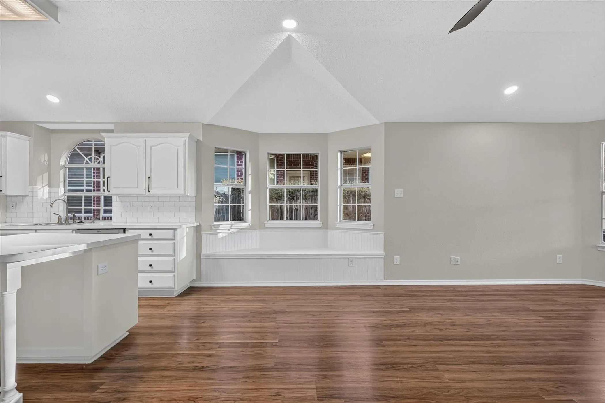 Single Family Residence For Sale in Tarrant County , 7700 Black Bear Court, Fort Worth, Texas 76137, 3 Bedroom, 2 Bathroom, 2 Garage spaces, 1,877 Sqft, built in 1994, mls#21305048, Real Estate Agent in Fort Worth, Homes For Sale in Tarrant county, Homes For Sale in Fort Worth, Realtor in Fort Worth Texas, Real Estate Brokerage Independent Realty Texas, Luminita Cordes Realtor