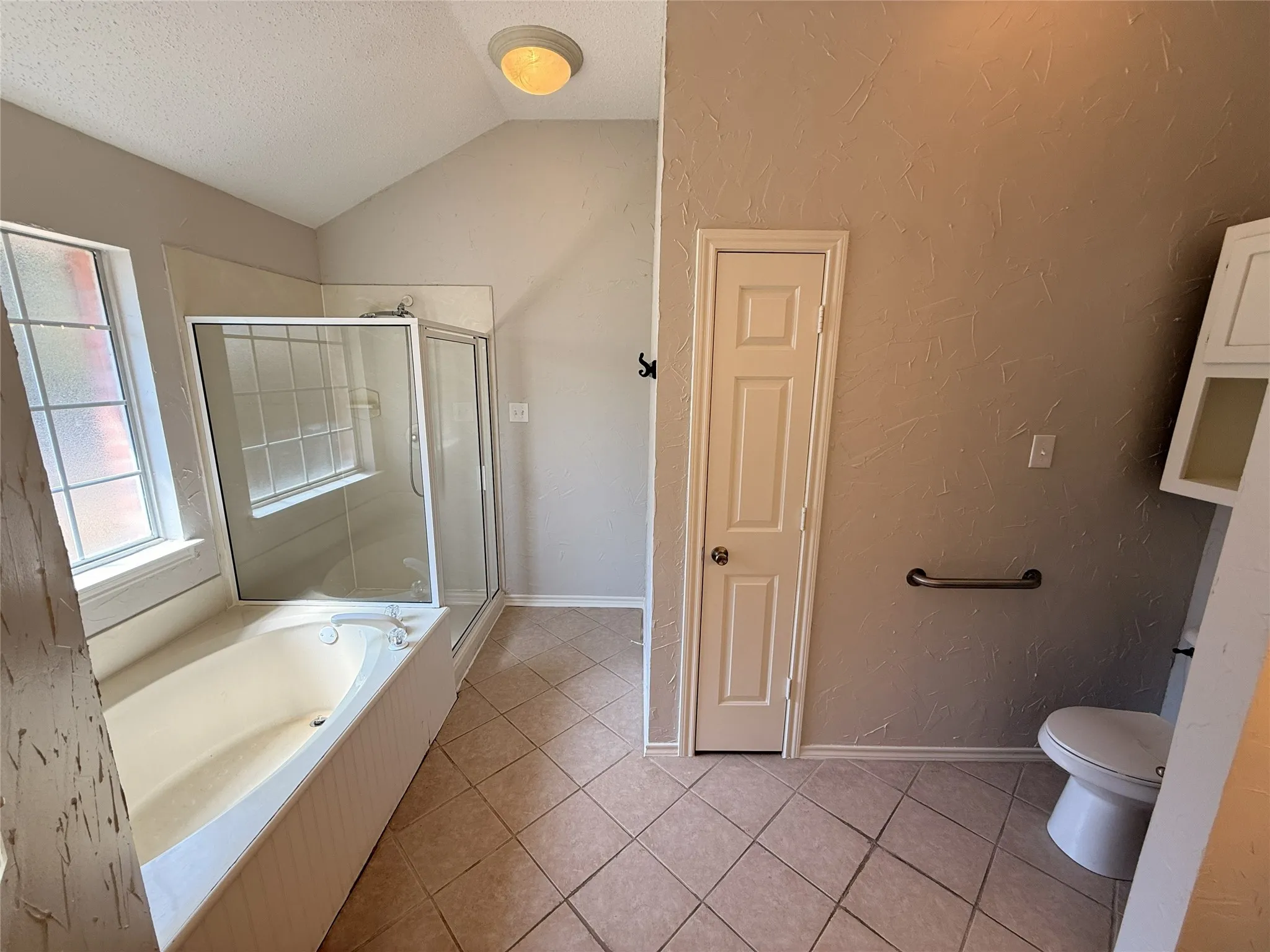 Single Family Residence For Sale in Tarrant County , 7700 Black Bear Court, Fort Worth, Texas 76137, 3 Bedroom, 2 Bathroom, 2 Garage spaces, 1,877 Sqft, built in 1994, mls#21305048, Real Estate Agent in Fort Worth, Homes For Sale in Tarrant county, Homes For Sale in Fort Worth, Realtor in Fort Worth Texas, Real Estate Brokerage Independent Realty Texas, Luminita Cordes Realtor