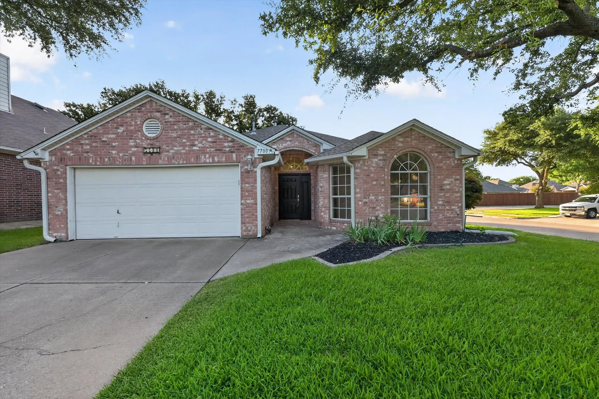 Single Family Residence For Sale in Tarrant County , 7700 Black Bear Court, Fort Worth, Texas 76137, 3 Bedroom, 2 Bathroom, 2 Garage spaces, 1,877 Sqft, built in 1994, mls#21305048, Real Estate Agent in Fort Worth, Homes For Sale in Tarrant county, Homes For Sale in Fort Worth, Realtor in Fort Worth Texas, Real Estate Brokerage Independent Realty Texas, Luminita Cordes Realtor