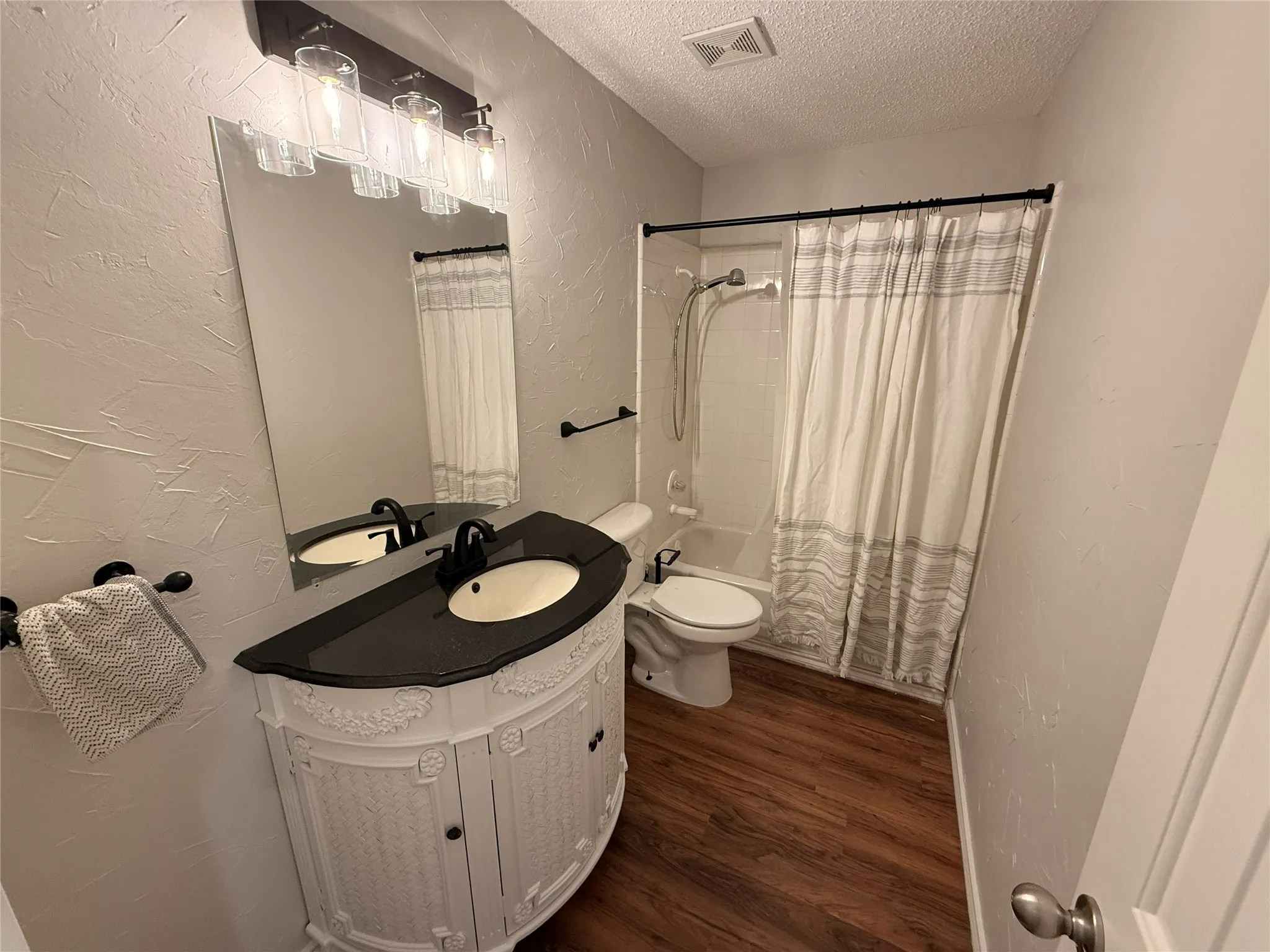 Single Family Residence For Sale in Tarrant County , 7700 Black Bear Court, Fort Worth, Texas 76137, 3 Bedroom, 2 Bathroom, 2 Garage spaces, 1,877 Sqft, built in 1994, mls#21305048, Real Estate Agent in Fort Worth, Homes For Sale in Tarrant county, Homes For Sale in Fort Worth, Realtor in Fort Worth Texas, Real Estate Brokerage Independent Realty Texas, Luminita Cordes Realtor
