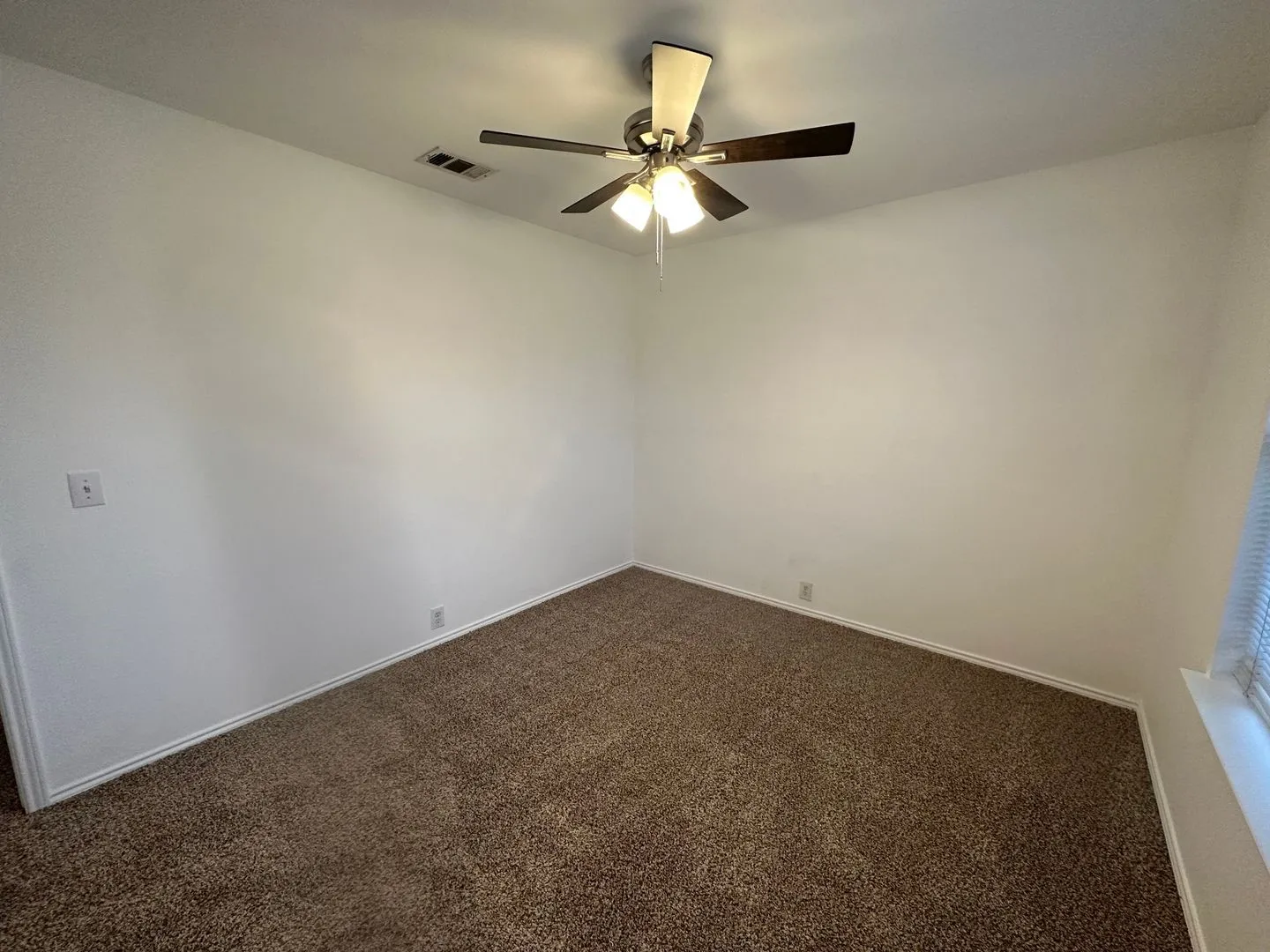 Single Family Residence For Rent in Tarrant County , 8255 Horse Whisper Lane, Fort Worth, Texas 76131, 3 Bedroom, 2 Bathroom, 2 Garage spaces, 1,566 Sqft, built in 2002, mls#21305071, Real Estate Agent in Fort Worth, Homes For Rent in Tarrant county, Homes For Rent in Fort Worth, Realtor in Fort Worth Texas, Real Estate Brokerage Independent Realty Texas, Luminita Cordes Realtor