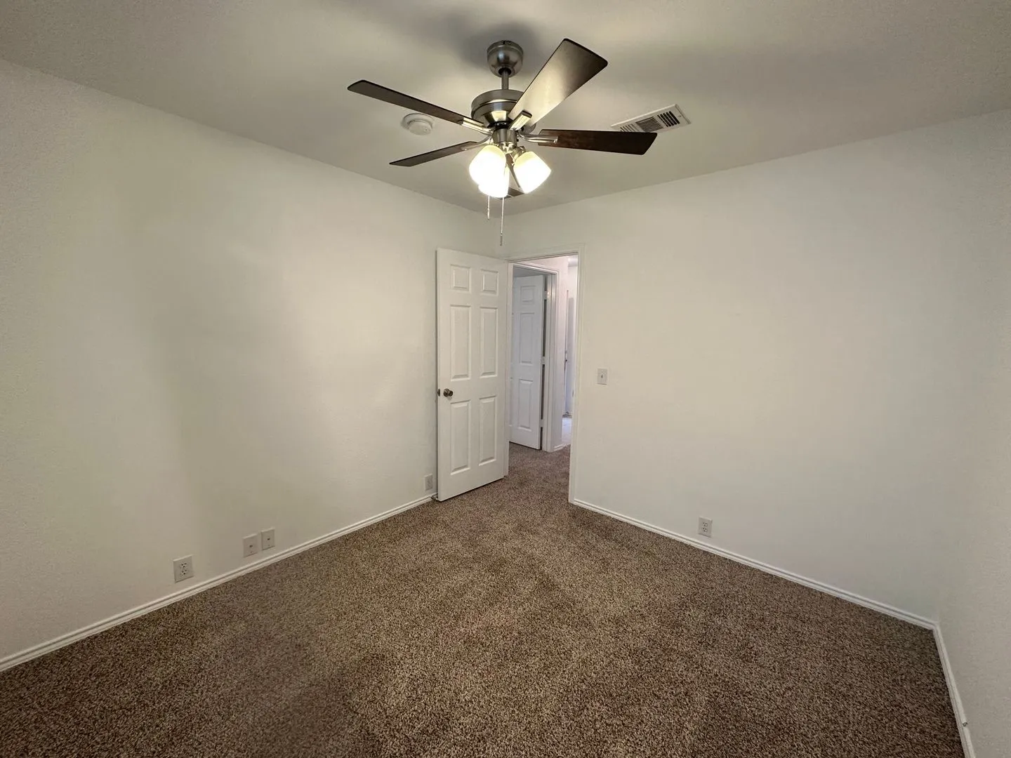 Single Family Residence For Rent in Tarrant County , 8255 Horse Whisper Lane, Fort Worth, Texas 76131, 3 Bedroom, 2 Bathroom, 2 Garage spaces, 1,566 Sqft, built in 2002, mls#21305071, Real Estate Agent in Fort Worth, Homes For Rent in Tarrant county, Homes For Rent in Fort Worth, Realtor in Fort Worth Texas, Real Estate Brokerage Independent Realty Texas, Luminita Cordes Realtor