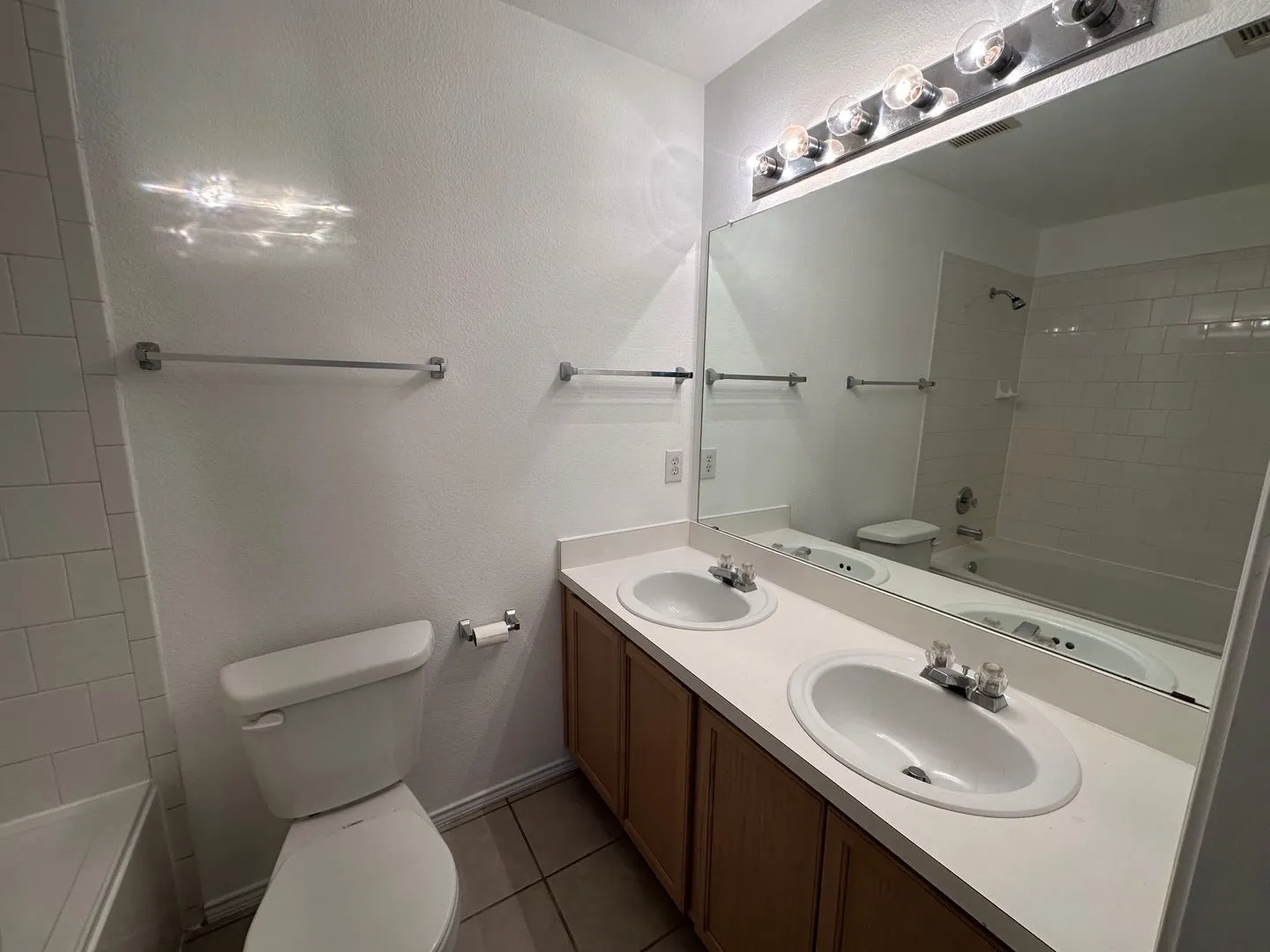 Single Family Residence For Rent in Tarrant County , 8255 Horse Whisper Lane, Fort Worth, Texas 76131, 3 Bedroom, 2 Bathroom, 2 Garage spaces, 1,566 Sqft, built in 2002, mls#21305071, Real Estate Agent in Fort Worth, Homes For Rent in Tarrant county, Homes For Rent in Fort Worth, Realtor in Fort Worth Texas, Real Estate Brokerage Independent Realty Texas, Luminita Cordes Realtor