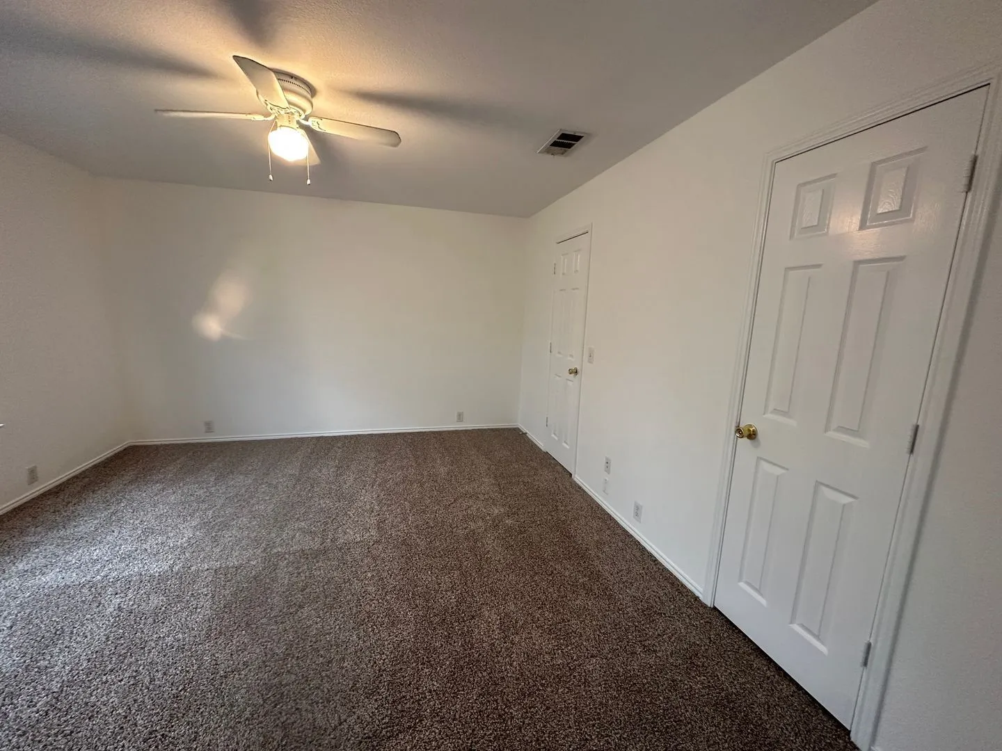 Single Family Residence For Rent in Tarrant County , 8255 Horse Whisper Lane, Fort Worth, Texas 76131, 3 Bedroom, 2 Bathroom, 2 Garage spaces, 1,566 Sqft, built in 2002, mls#21305071, Real Estate Agent in Fort Worth, Homes For Rent in Tarrant county, Homes For Rent in Fort Worth, Realtor in Fort Worth Texas, Real Estate Brokerage Independent Realty Texas, Luminita Cordes Realtor