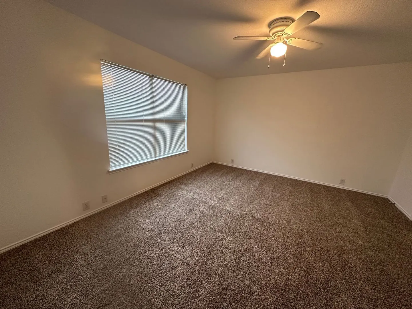 Single Family Residence For Rent in Tarrant County , 8255 Horse Whisper Lane, Fort Worth, Texas 76131, 3 Bedroom, 2 Bathroom, 2 Garage spaces, 1,566 Sqft, built in 2002, mls#21305071, Real Estate Agent in Fort Worth, Homes For Rent in Tarrant county, Homes For Rent in Fort Worth, Realtor in Fort Worth Texas, Real Estate Brokerage Independent Realty Texas, Luminita Cordes Realtor