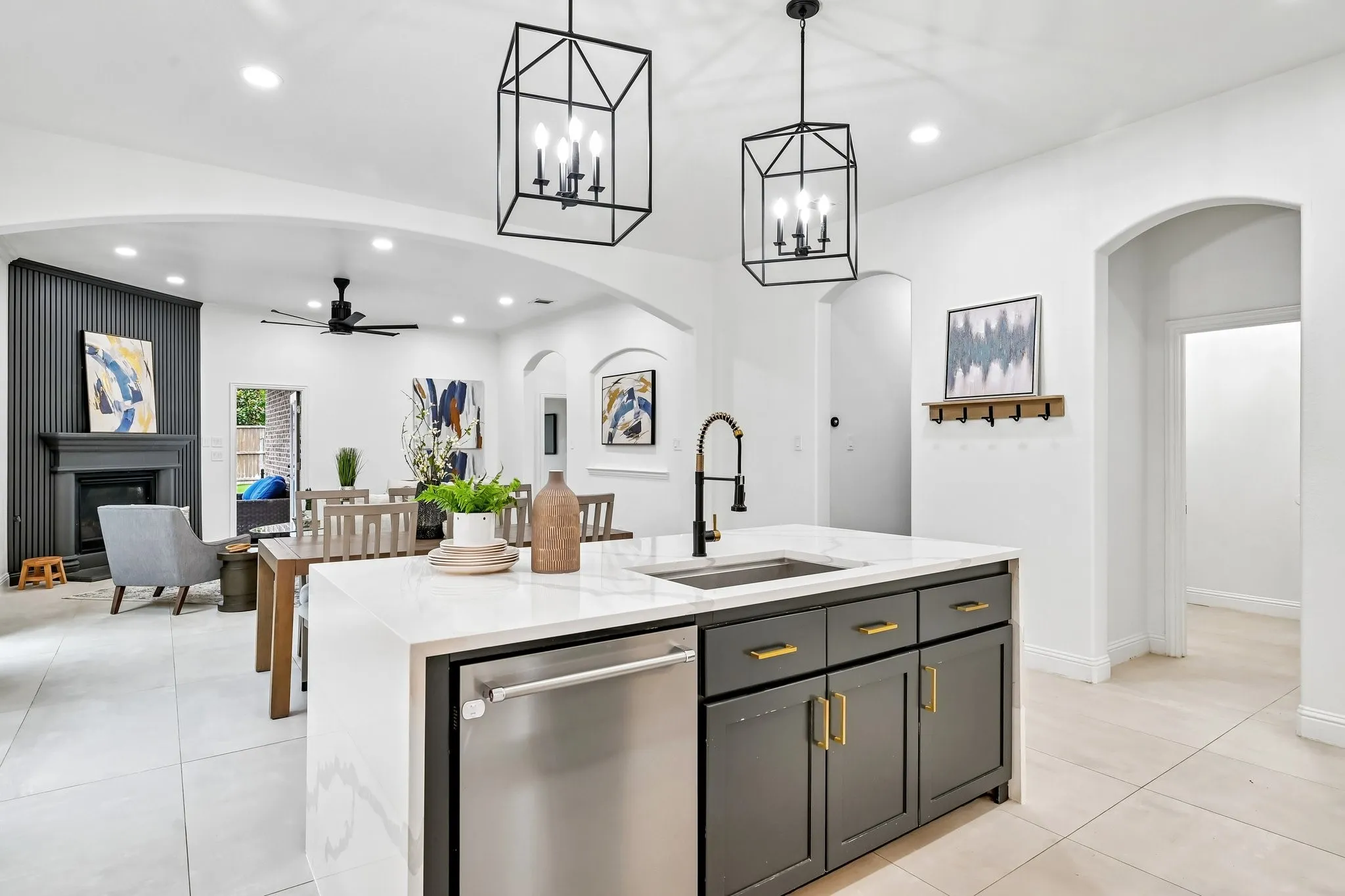 Single Family Residence For Sale in Rockwall County , 787 Deverson Drive, Rockwall, Texas 75087, 4 Bedroom, 2 Bathroom, 2 Garage spaces, 2,192 Sqft, built in 2013, mls#21304251, Real Estate Agent in Rockwall, Homes For Sale in Rockwall county, Homes For Sale in Rockwall, Realtor in Rockwall Texas, Real Estate Brokerage Independent Realty Texas, Luminita Cordes Realtor