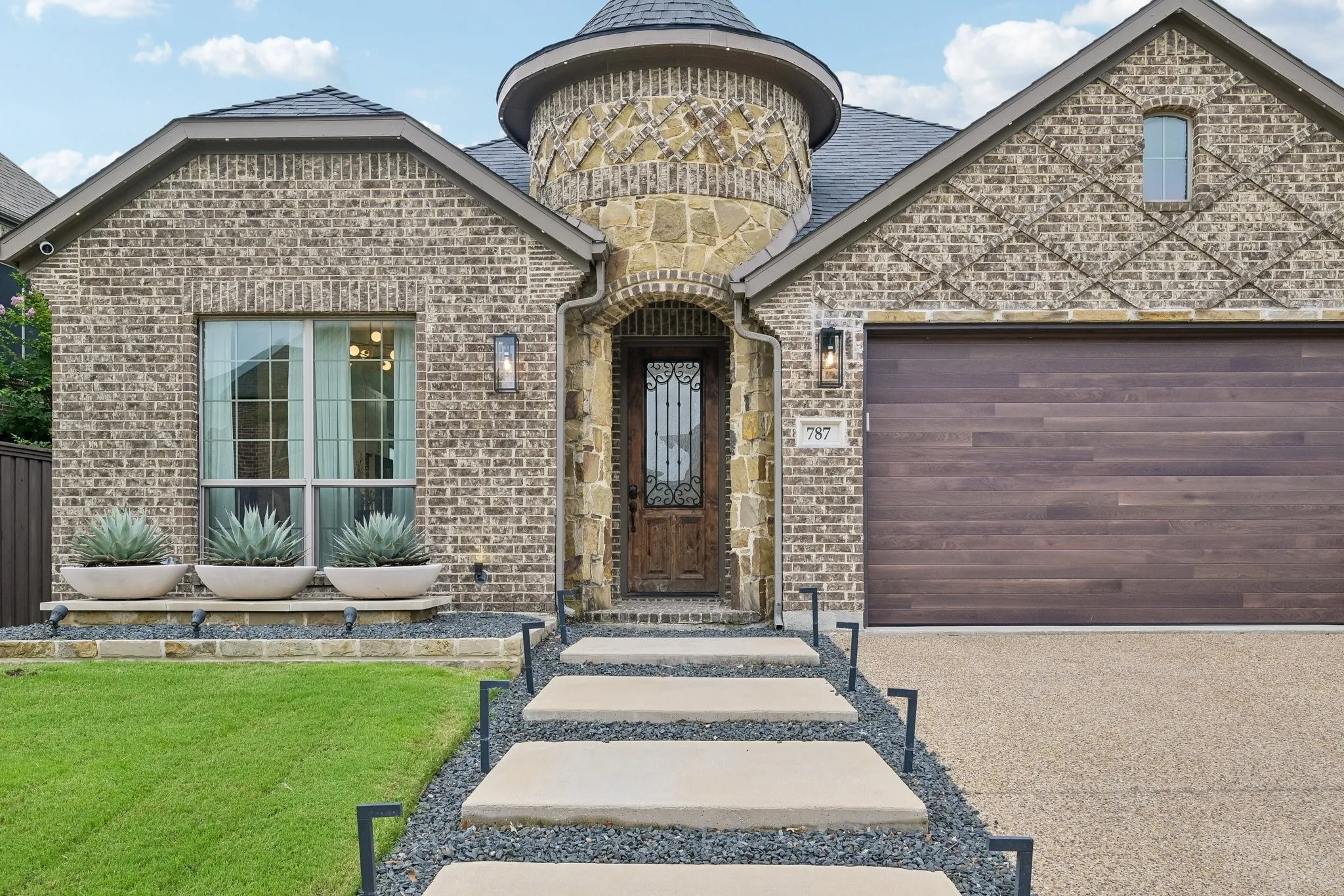 Single Family Residence For Sale in Rockwall County , 787 Deverson Drive, Rockwall, Texas 75087, 4 Bedroom, 2 Bathroom, 2 Garage spaces, 2,192 Sqft, built in 2013, mls#21304251, Real Estate Agent in Rockwall, Homes For Sale in Rockwall county, Homes For Sale in Rockwall, Realtor in Rockwall Texas, Real Estate Brokerage Independent Realty Texas, Luminita Cordes Realtor