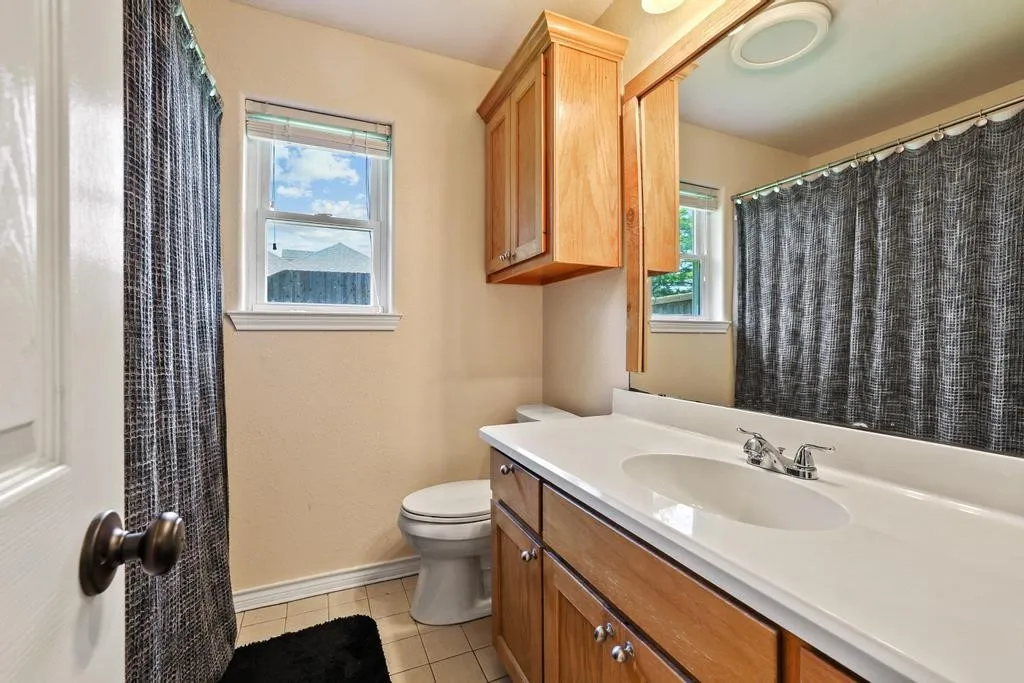 Single Family Residence For Rent in Grayson County , 315 Preston Glen, Gunter, Texas 75058, 3 Bedroom, 2 Bathroom, 3 Garage spaces, 1,428 Sqft, built in 1996, mls#21305122, Real Estate Agent in Gunter, Homes For Rent in Grayson county, Homes For Rent in Gunter, Realtor in Gunter Texas, Real Estate Brokerage Independent Realty Texas, Luminita Cordes Realtor