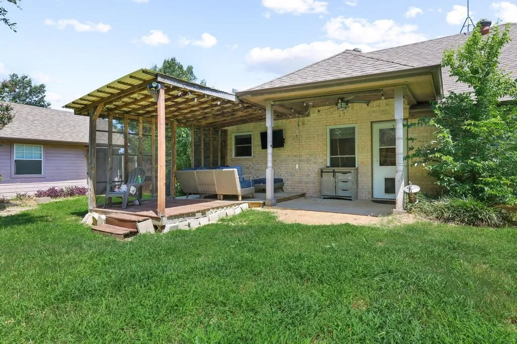 Single Family Residence For Rent in Grayson County , 315 Preston Glen, Gunter, Texas 75058, 3 Bedroom, 2 Bathroom, 3 Garage spaces, 1,428 Sqft, built in 1996, mls#21305122, Real Estate Agent in Gunter, Homes For Rent in Grayson county, Homes For Rent in Gunter, Realtor in Gunter Texas, Real Estate Brokerage Independent Realty Texas, Luminita Cordes Realtor