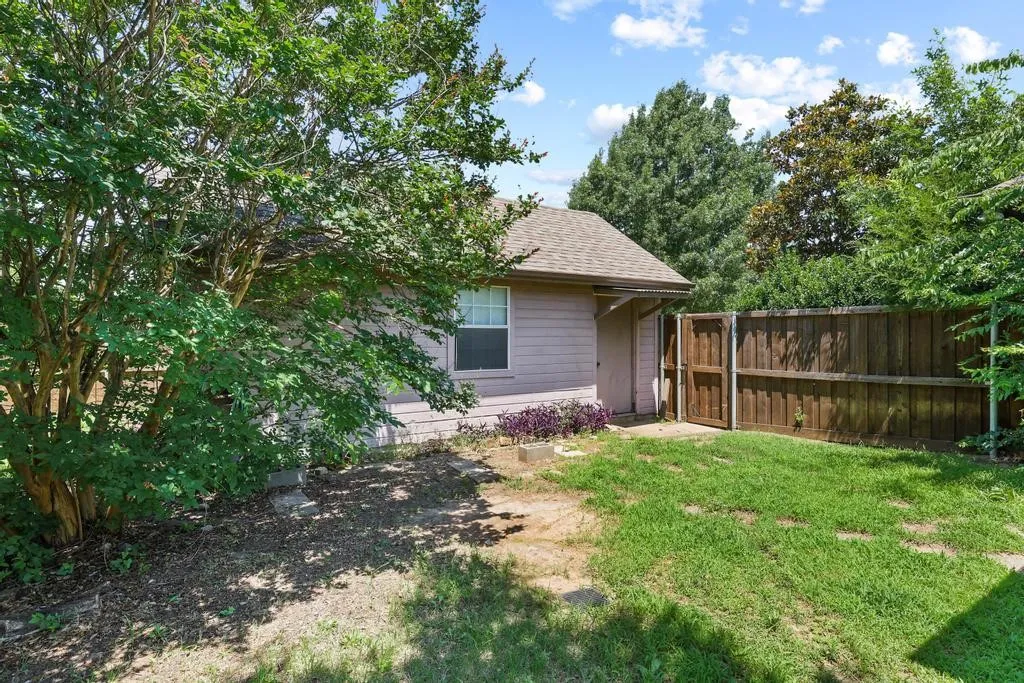 Single Family Residence For Rent in Grayson County , 315 Preston Glen, Gunter, Texas 75058, 3 Bedroom, 2 Bathroom, 3 Garage spaces, 1,428 Sqft, built in 1996, mls#21305122, Real Estate Agent in Gunter, Homes For Rent in Grayson county, Homes For Rent in Gunter, Realtor in Gunter Texas, Real Estate Brokerage Independent Realty Texas, Luminita Cordes Realtor
