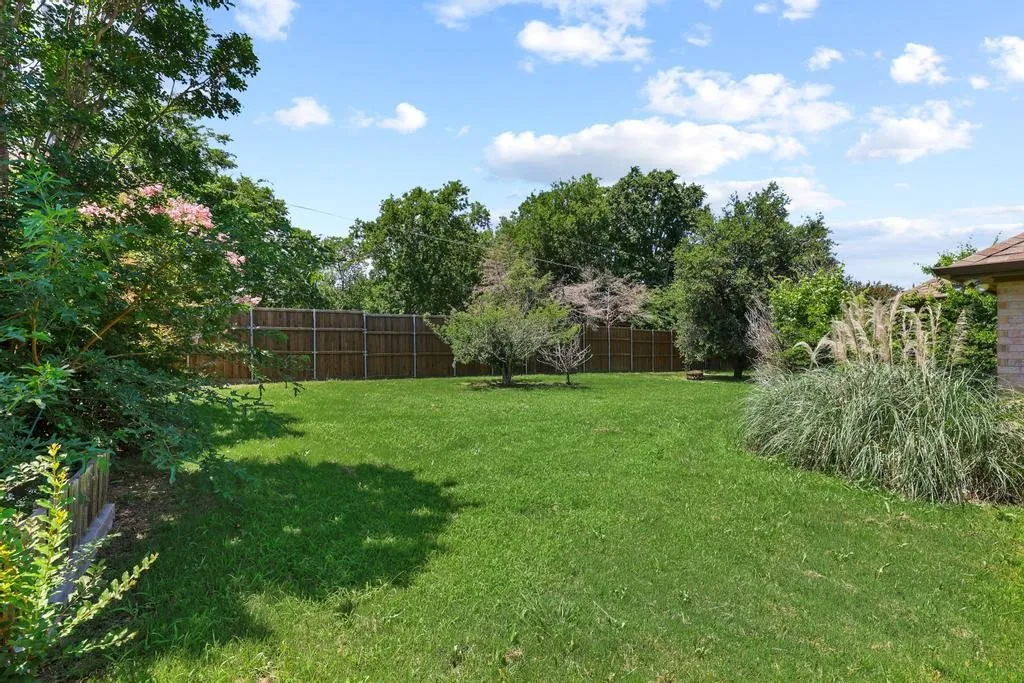 Single Family Residence For Rent in Grayson County , 315 Preston Glen, Gunter, Texas 75058, 3 Bedroom, 2 Bathroom, 3 Garage spaces, 1,428 Sqft, built in 1996, mls#21305122, Real Estate Agent in Gunter, Homes For Rent in Grayson county, Homes For Rent in Gunter, Realtor in Gunter Texas, Real Estate Brokerage Independent Realty Texas, Luminita Cordes Realtor