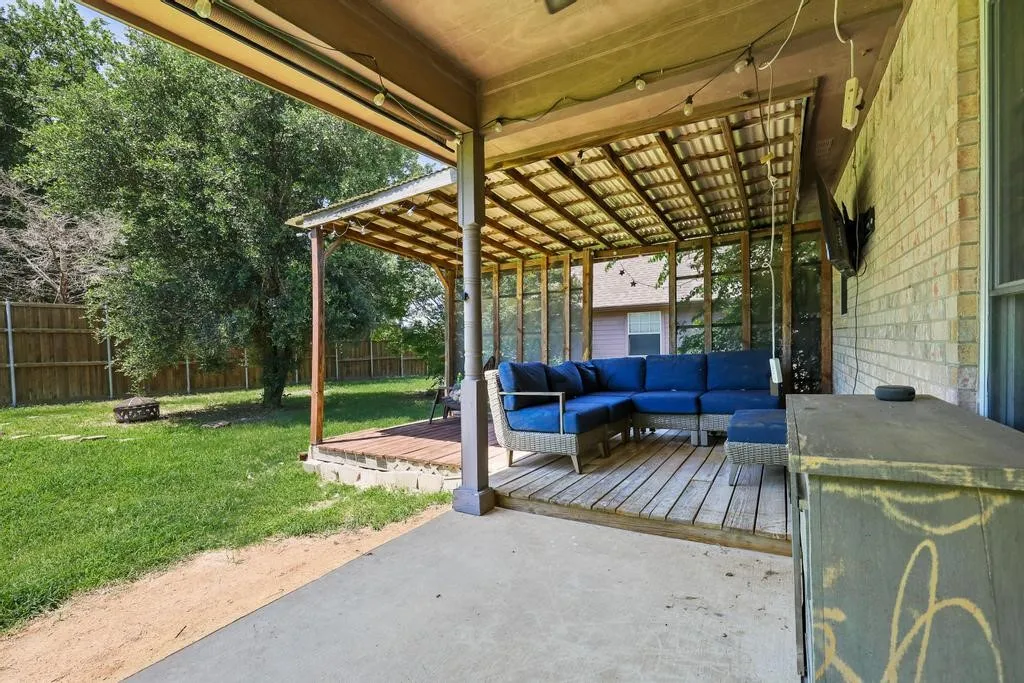 Single Family Residence For Rent in Grayson County , 315 Preston Glen, Gunter, Texas 75058, 3 Bedroom, 2 Bathroom, 3 Garage spaces, 1,428 Sqft, built in 1996, mls#21305122, Real Estate Agent in Gunter, Homes For Rent in Grayson county, Homes For Rent in Gunter, Realtor in Gunter Texas, Real Estate Brokerage Independent Realty Texas, Luminita Cordes Realtor