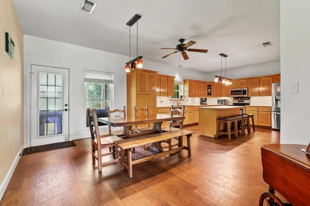 Single Family Residence For Rent in Grayson County , 315 Preston Glen, Gunter, Texas 75058, 3 Bedroom, 2 Bathroom, 3 Garage spaces, 1,428 Sqft, built in 1996, mls#21305122, Real Estate Agent in Gunter, Homes For Rent in Grayson county, Homes For Rent in Gunter, Realtor in Gunter Texas, Real Estate Brokerage Independent Realty Texas, Luminita Cordes Realtor