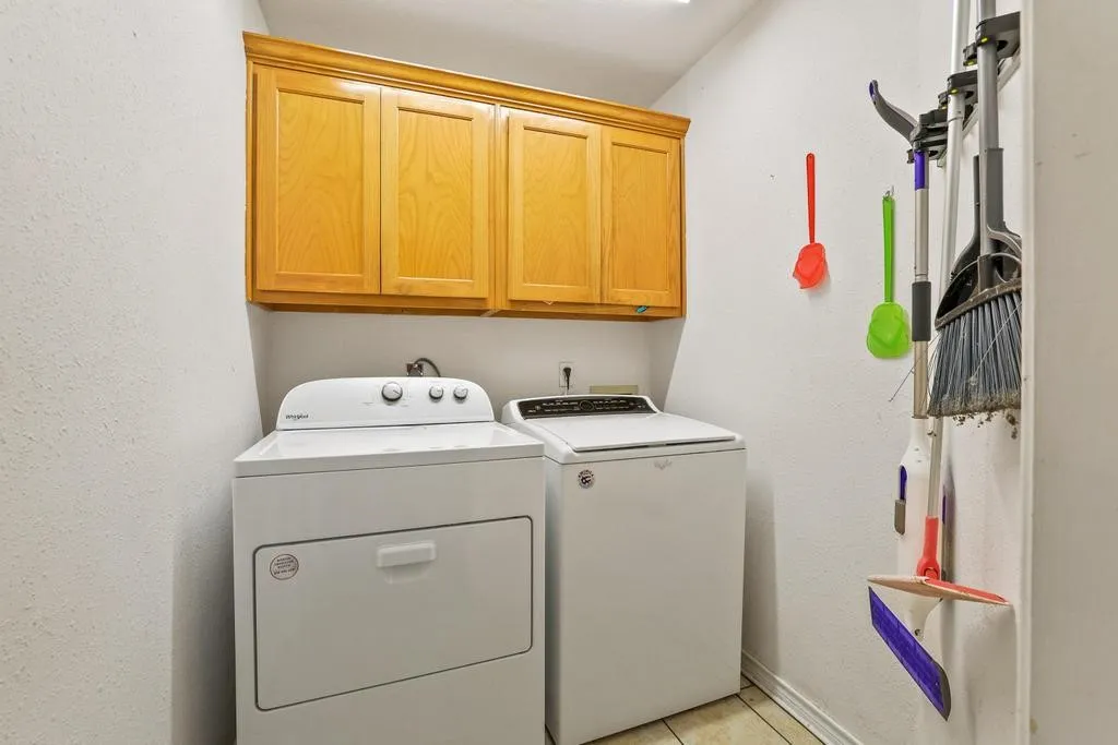 Single Family Residence For Rent in Grayson County , 315 Preston Glen, Gunter, Texas 75058, 3 Bedroom, 2 Bathroom, 3 Garage spaces, 1,428 Sqft, built in 1996, mls#21305122, Real Estate Agent in Gunter, Homes For Rent in Grayson county, Homes For Rent in Gunter, Realtor in Gunter Texas, Real Estate Brokerage Independent Realty Texas, Luminita Cordes Realtor